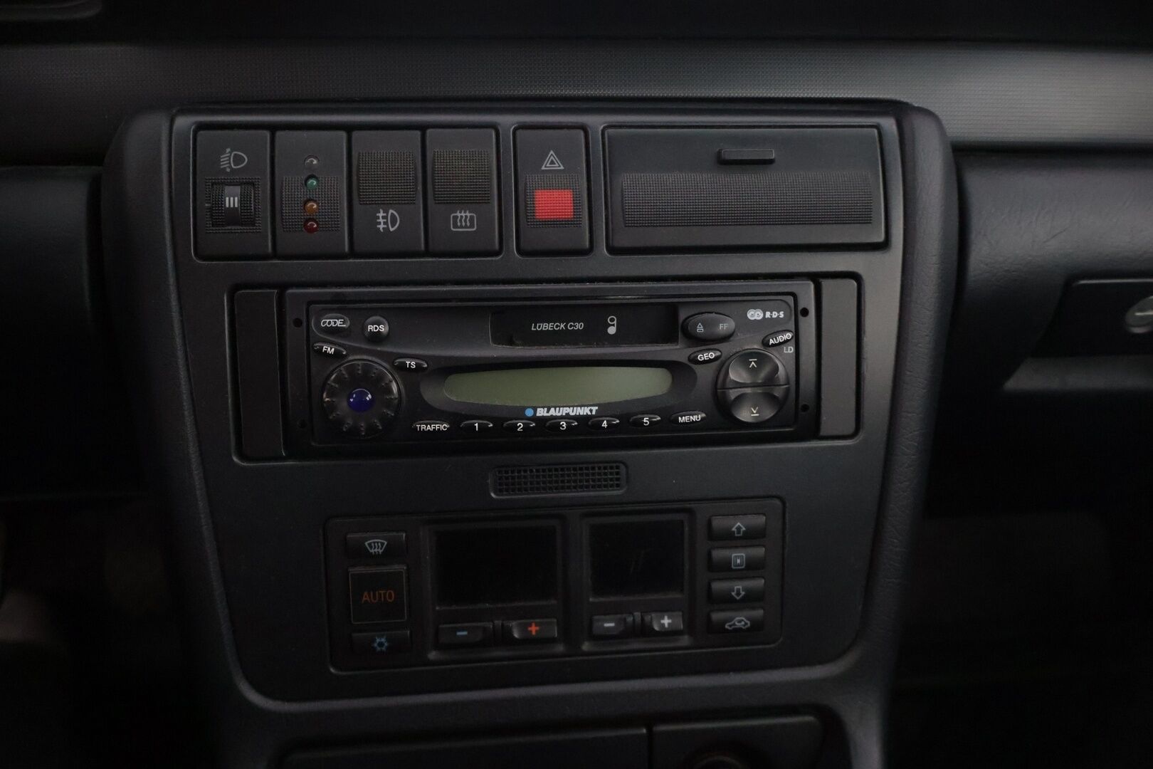 Audi A4 1996 Avant 1,6 5d *YritysOutlet - Myydään vain yrityksille - YritysOutlet - Myydään vain yrityksille* - Juuri katsastetu / 2x Renkailla