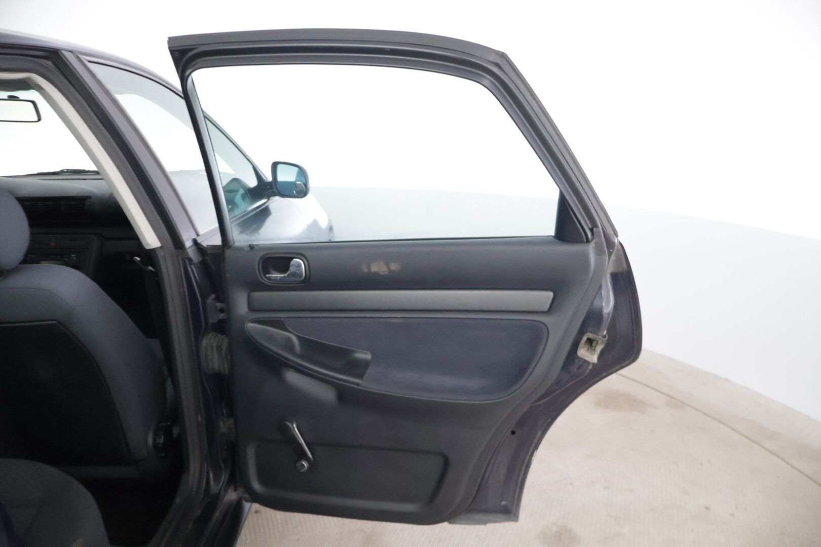 Audi A4 1996 Avant 1,6 5d *YritysOutlet - Myydään vain yrityksille - YritysOutlet - Myydään vain yrityksille* - Juuri katsastetu / 2x Renkailla