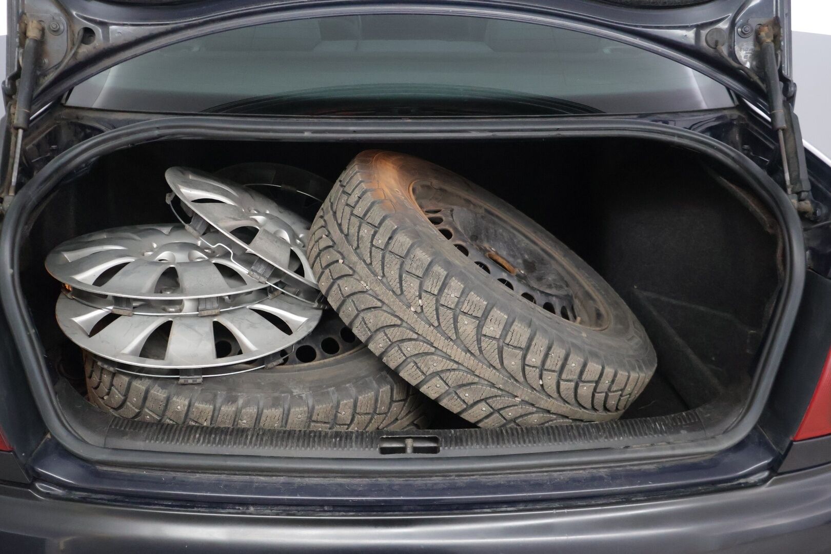 Audi A4 1996 Avant 1,6 5d *YritysOutlet - Myydään vain yrityksille - YritysOutlet - Myydään vain yrityksille* - Juuri katsastetu / 2x Renkailla