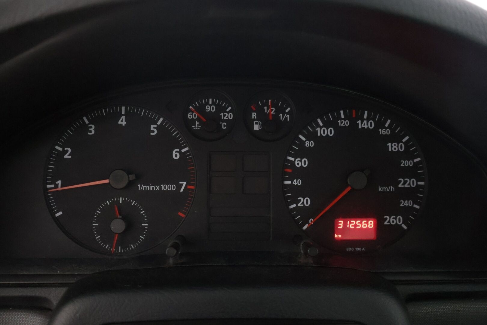 Audi A4 1996 Avant 1,6 5d *YritysOutlet - Myydään vain yrityksille - YritysOutlet - Myydään vain yrityksille* - Juuri katsastetu / 2x Renkailla