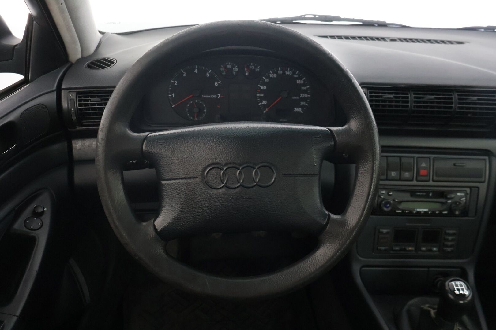 Audi A4 1996 Avant 1,6 5d *YritysOutlet - Myydään vain yrityksille - YritysOutlet - Myydään vain yrityksille* - Juuri katsastetu / 2x Renkailla
