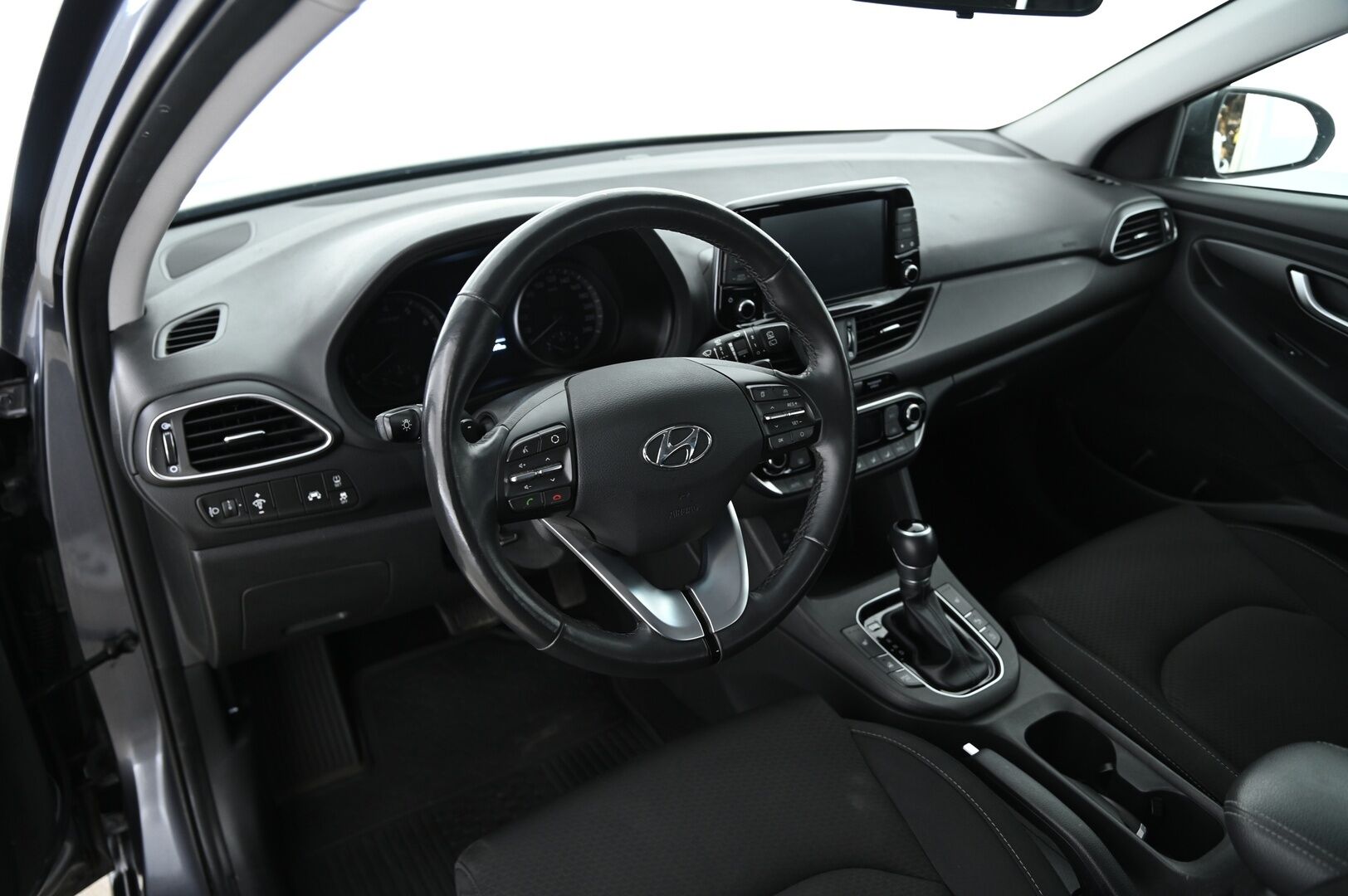 Hyundai i30 Wagon 2019 1,4 T-GDI 140 hv 7-DCT-aut Comfort - Vakkari / P.kamera / Keyless / Lohko / Merkkihuollettu!
