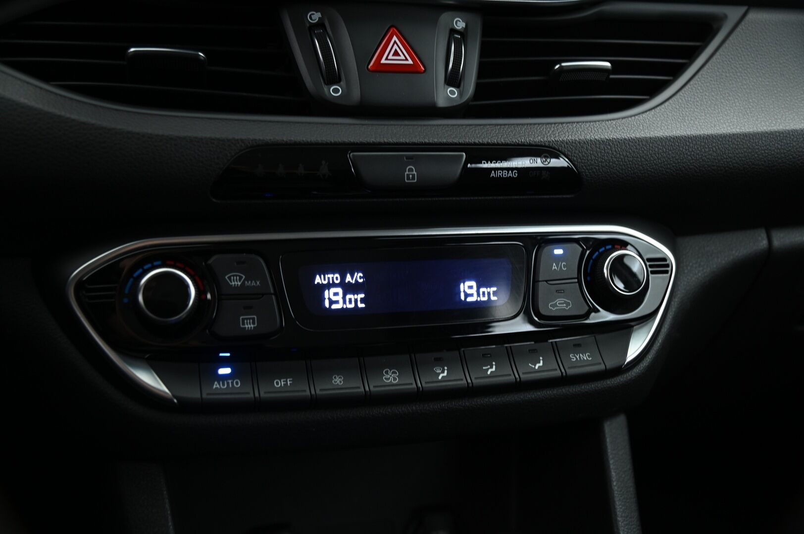 Hyundai i30 Wagon 2019 1,4 T-GDI 140 hv 7-DCT-aut Comfort - Vakkari / P.kamera / Keyless / Lohko / Merkkihuollettu!