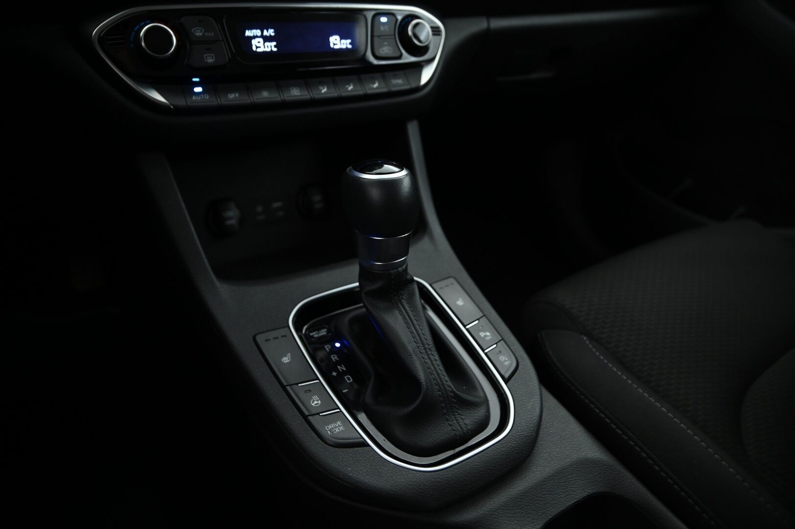 Hyundai i30 Wagon 2019 1,4 T-GDI 140 hv 7-DCT-aut Comfort - Vakkari / P.kamera / Keyless / Lohko / Merkkihuollettu!