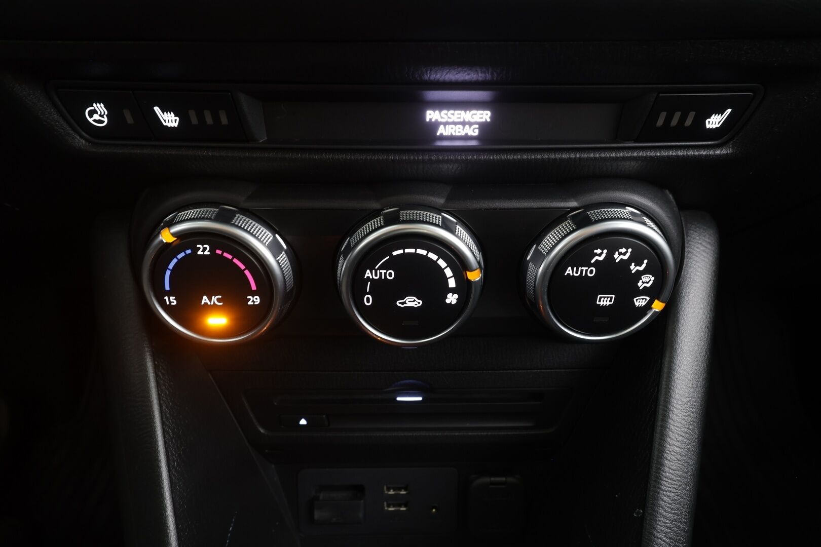 Mazda CX-3 2019 2,0 (120 hv) SKYACTIV-G Premium Plus Business 6AT GC2Y - | Sisätilanlämmitin | LED | P.Kamera | Vakkari | Kaistavahti | Katveavustin | Navi | Bluetooth | Merkkihuollot | Kahdet renkaat aluvanteilla | 