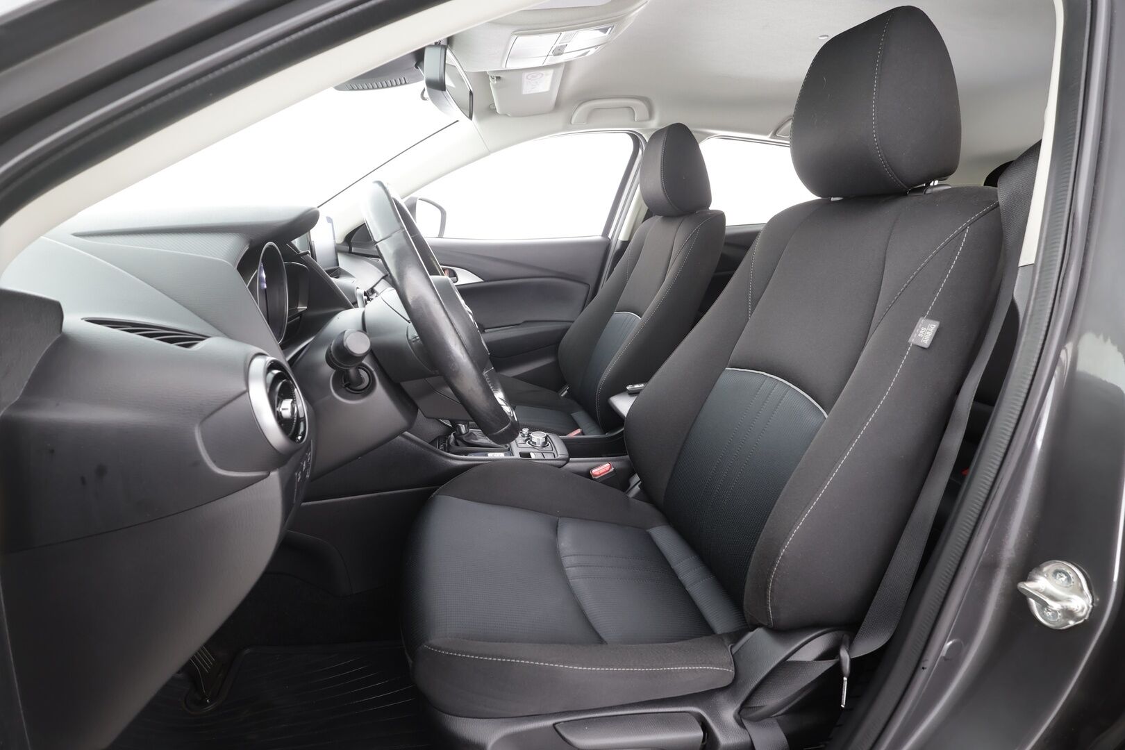 Mazda CX-3 2019 2,0 (120 hv) SKYACTIV-G Premium Plus Business 6AT GC2Y - | Sisätilanlämmitin | LED | P.Kamera | Vakkari | Kaistavahti | Katveavustin | Navi | Bluetooth | Merkkihuollot | Kahdet renkaat aluvanteilla | 