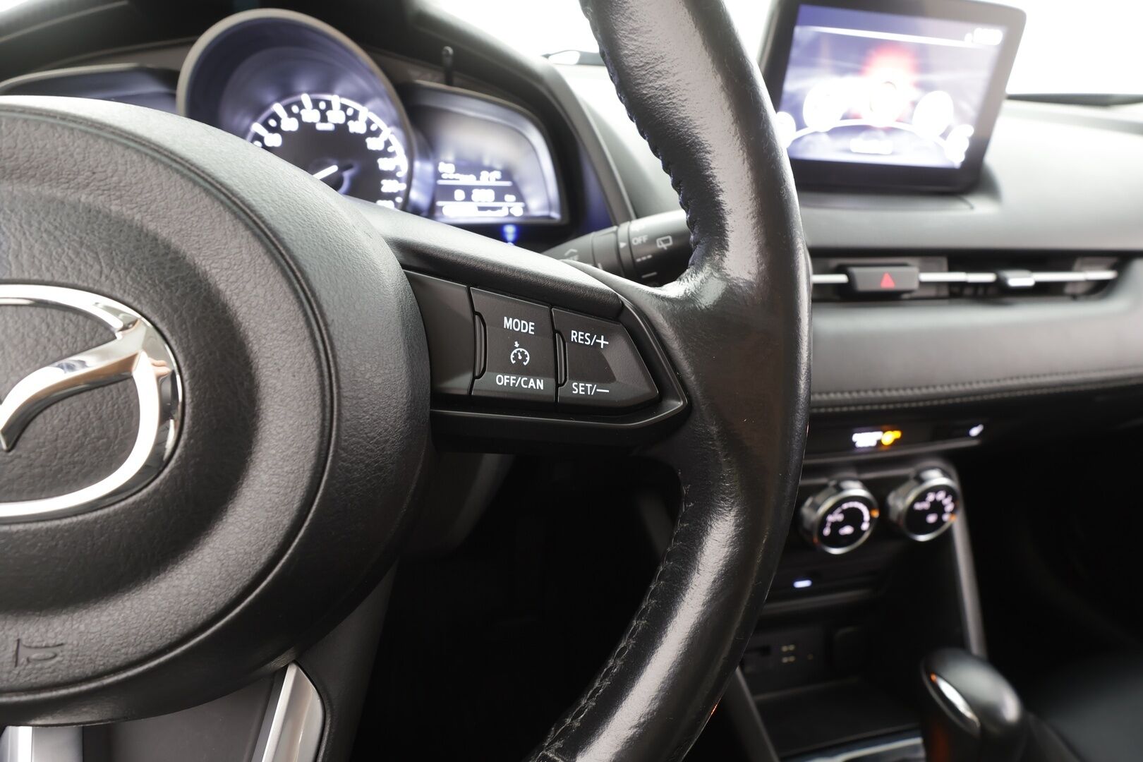 Mazda CX-3 2019 2,0 (120 hv) SKYACTIV-G Premium Plus Business 6AT GC2Y - | Sisätilanlämmitin | LED | P.Kamera | Vakkari | Kaistavahti | Katveavustin | Navi | Bluetooth | Merkkihuollot | Kahdet renkaat aluvanteilla | 