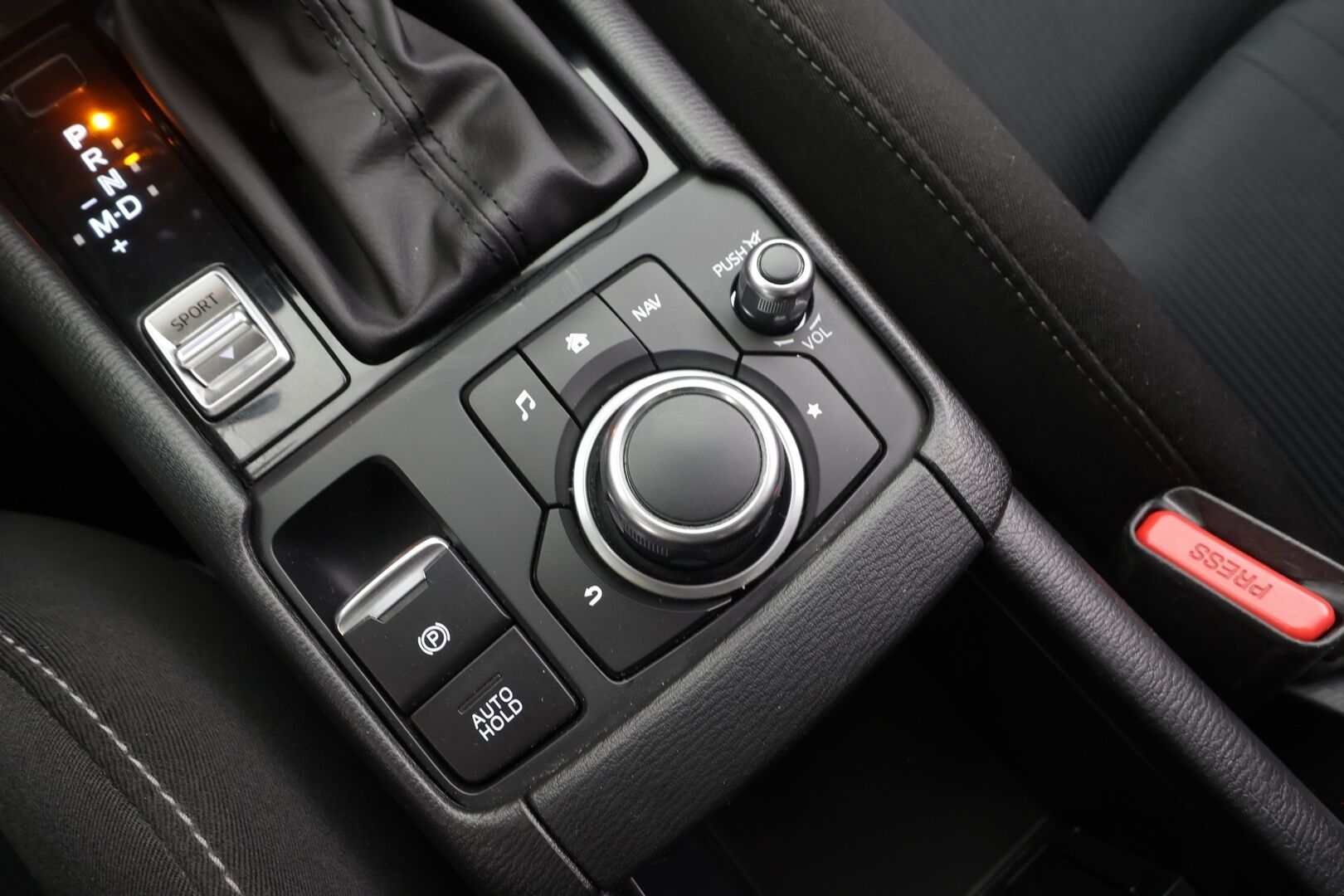 Mazda CX-3 2019 2,0 (120 hv) SKYACTIV-G Premium Plus Business 6AT GC2Y - | Sisätilanlämmitin | LED | P.Kamera | Vakkari | Kaistavahti | Katveavustin | Navi | Bluetooth | Merkkihuollot | Kahdet renkaat aluvanteilla | 