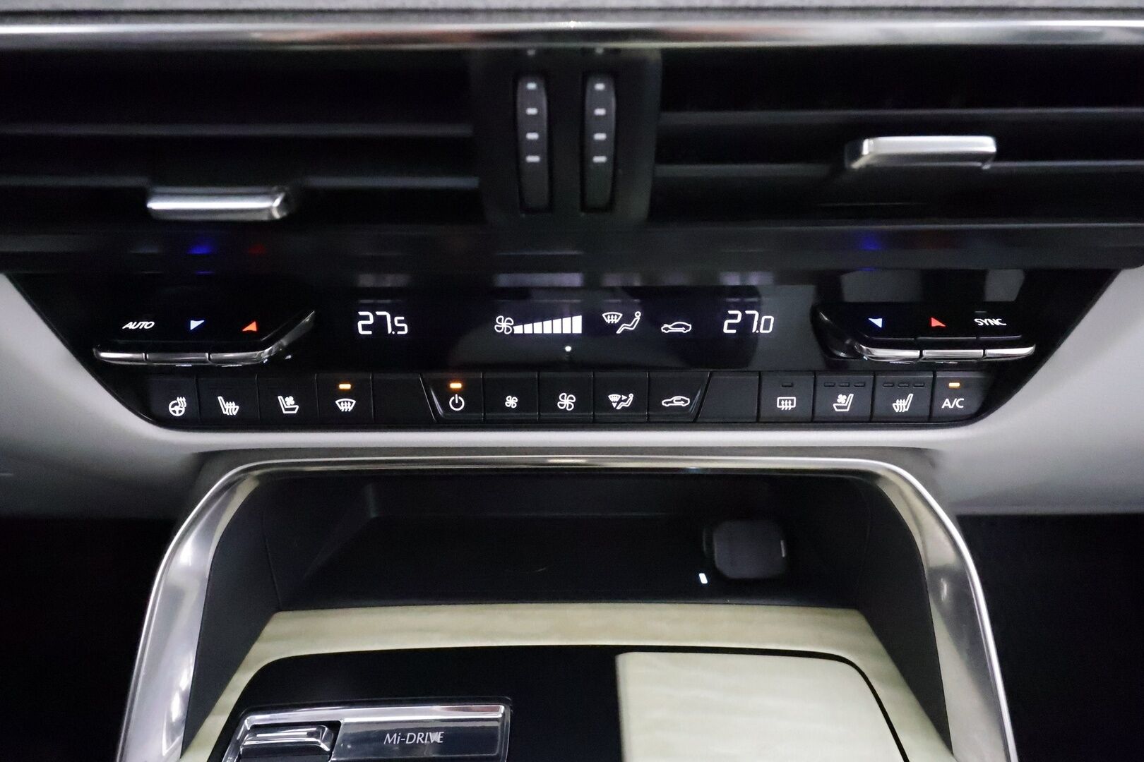 Mazda CX-60 2023 2.5 PHEV 8AT AWD Takumi * ACC / HUD / 360° / Koukku / Muistipenkki / Ilmastoidut nahat / Bose * - Akku kuntotarkastettu / Suomi-auto / Kahdet renkaat aluvanteilla / Merkkihuollettu