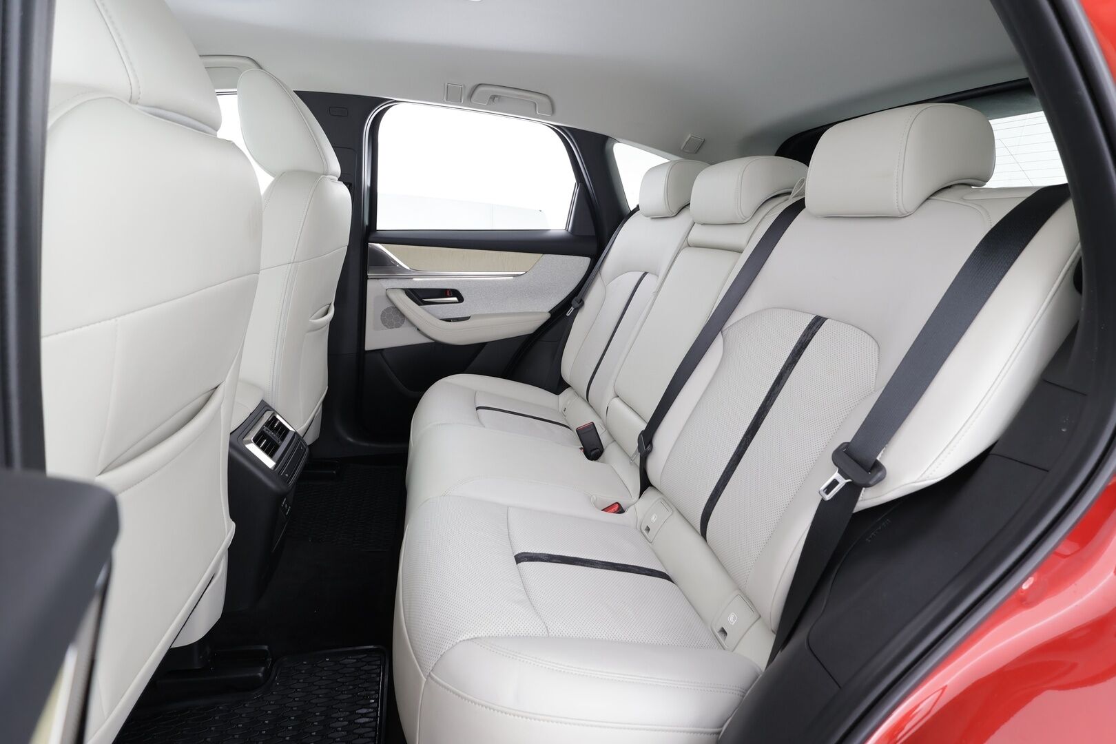 Mazda CX-60 2023 2.5 PHEV 8AT AWD Takumi * ACC / HUD / 360° / Koukku / Muistipenkki / Ilmastoidut nahat / Bose * - Akku kuntotarkastettu / Suomi-auto / Kahdet renkaat aluvanteilla / Merkkihuollettu