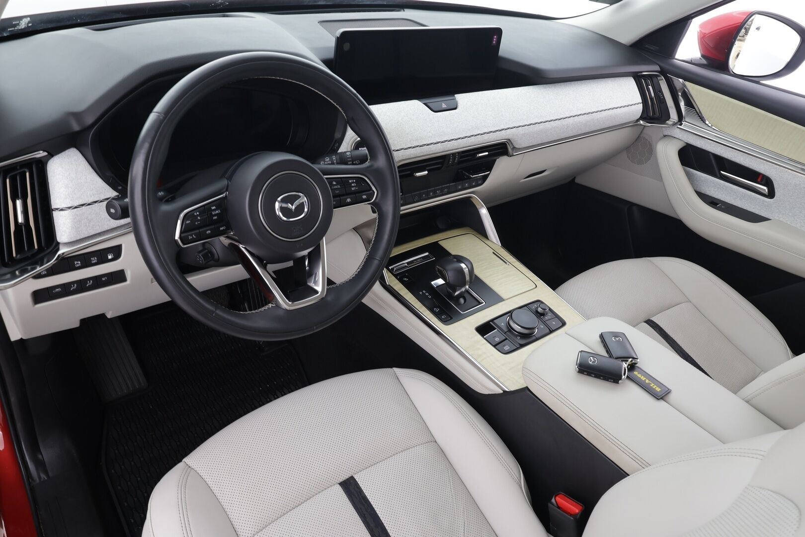 Mazda CX-60 2023 2.5 PHEV 8AT AWD Takumi * ACC / HUD / 360° / Koukku / Muistipenkki / Ilmastoidut nahat / Bose * - Akku kuntotarkastettu / Suomi-auto / Kahdet renkaat aluvanteilla / Merkkihuollettu