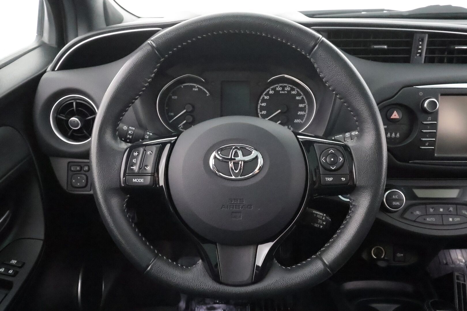 Toyota Yaris 2019 1,5 Hybrid Premium 5ov - | Lasikatto | P.Kamera | Sisätilanlämmitin | Vakkari | Kaistavahti | Navi | Keyless | Merkkihuollot | Kahdet renkaat | Suomi-auto | 
