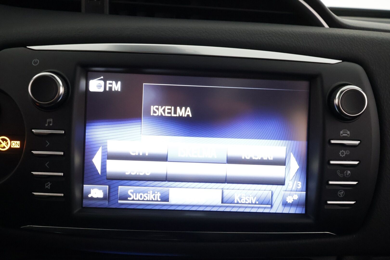 Toyota Yaris 2019 1,5 Hybrid Premium 5ov - | Lasikatto | P.Kamera | Sisätilanlämmitin | Vakkari | Kaistavahti | Navi | Keyless | Merkkihuollot | Kahdet renkaat | Suomi-auto | 