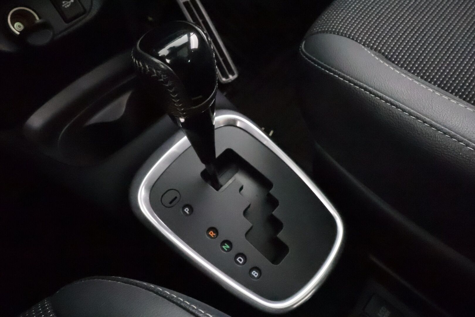 Toyota Yaris 2019 1,5 Hybrid Premium 5ov - | Lasikatto | P.Kamera | Sisätilanlämmitin | Vakkari | Kaistavahti | Navi | Keyless | Merkkihuollot | Kahdet renkaat | Suomi-auto | 