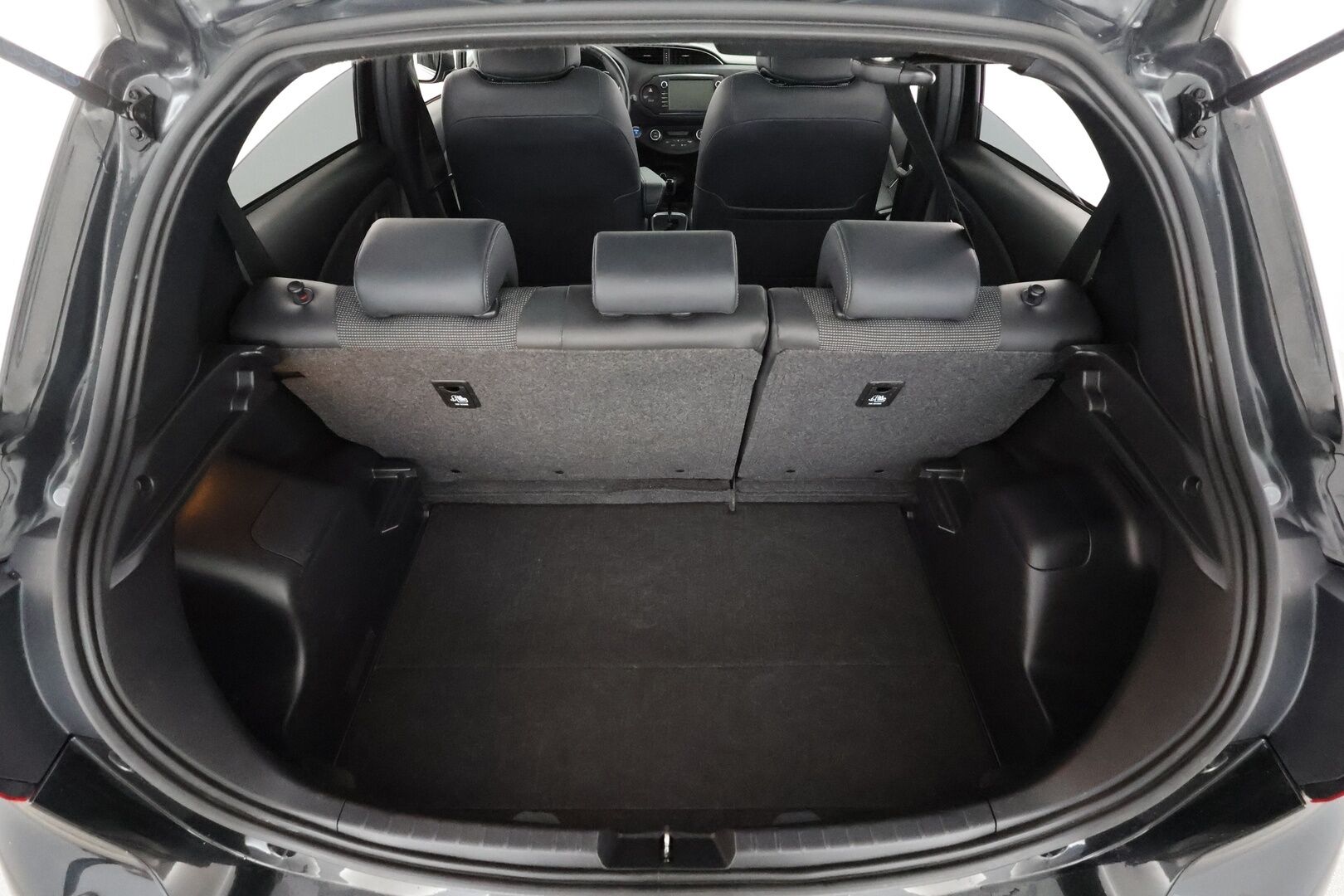 Toyota Yaris 2019 1,5 Hybrid Premium 5ov - | Lasikatto | P.Kamera | Sisätilanlämmitin | Vakkari | Kaistavahti | Navi | Keyless | Merkkihuollot | Kahdet renkaat | Suomi-auto | 