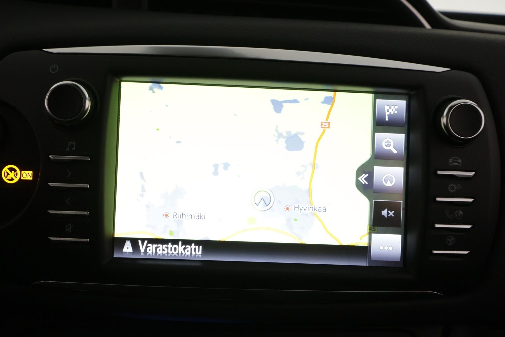 Toyota Yaris 2019 1,5 Hybrid Premium 5ov - | Lasikatto | P.Kamera | Sisätilanlämmitin | Vakkari | Kaistavahti | Navi | Keyless | Merkkihuollot | Kahdet renkaat | Suomi-auto | 
