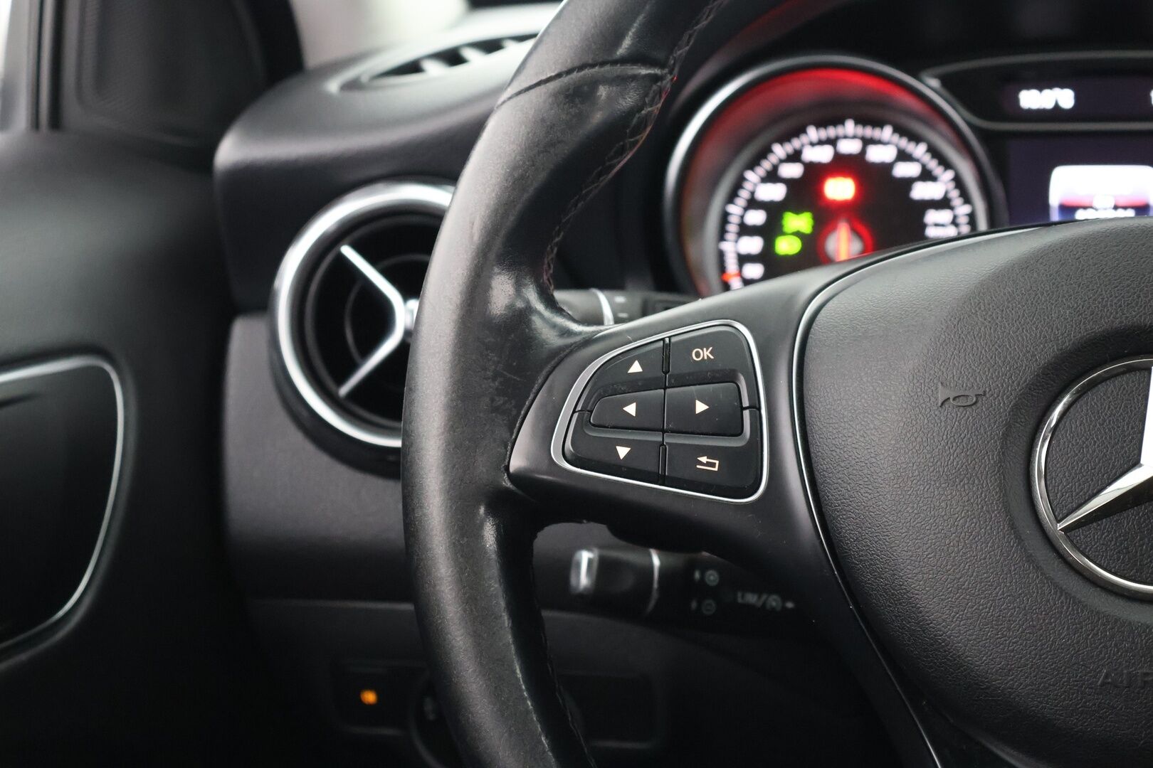 Mercedes-Benz GLA 2019 180 A Edition One - Suomi-auto | Vakkari | LED | P-kamera | Lohkolämmitin | 2x renkaat | Huoltokirja 