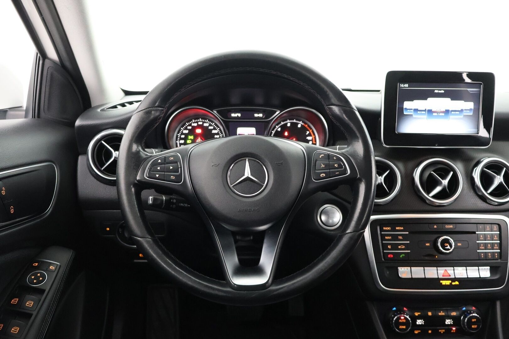 Mercedes-Benz GLA 2019 180 A Edition One - Suomi-auto | Vakkari | LED | P-kamera | Lohkolämmitin | 2x renkaat | Huoltokirja 