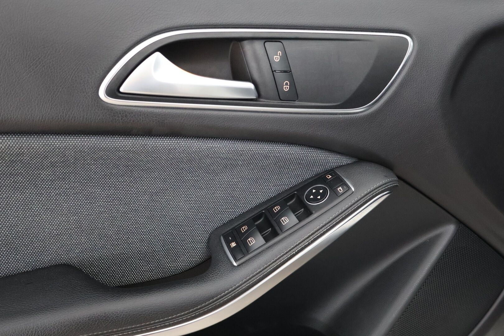 Mercedes-Benz GLA 2019 180 A Edition One - Suomi-auto | Vakkari | LED | P-kamera | Lohkolämmitin | 2x renkaat | Huoltokirja 