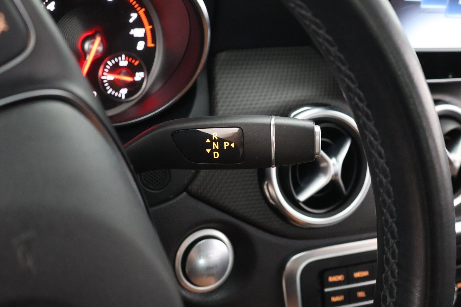 Mercedes-Benz GLA 2019 180 A Edition One - Suomi-auto | Vakkari | LED | P-kamera | Lohkolämmitin | 2x renkaat | Huoltokirja 