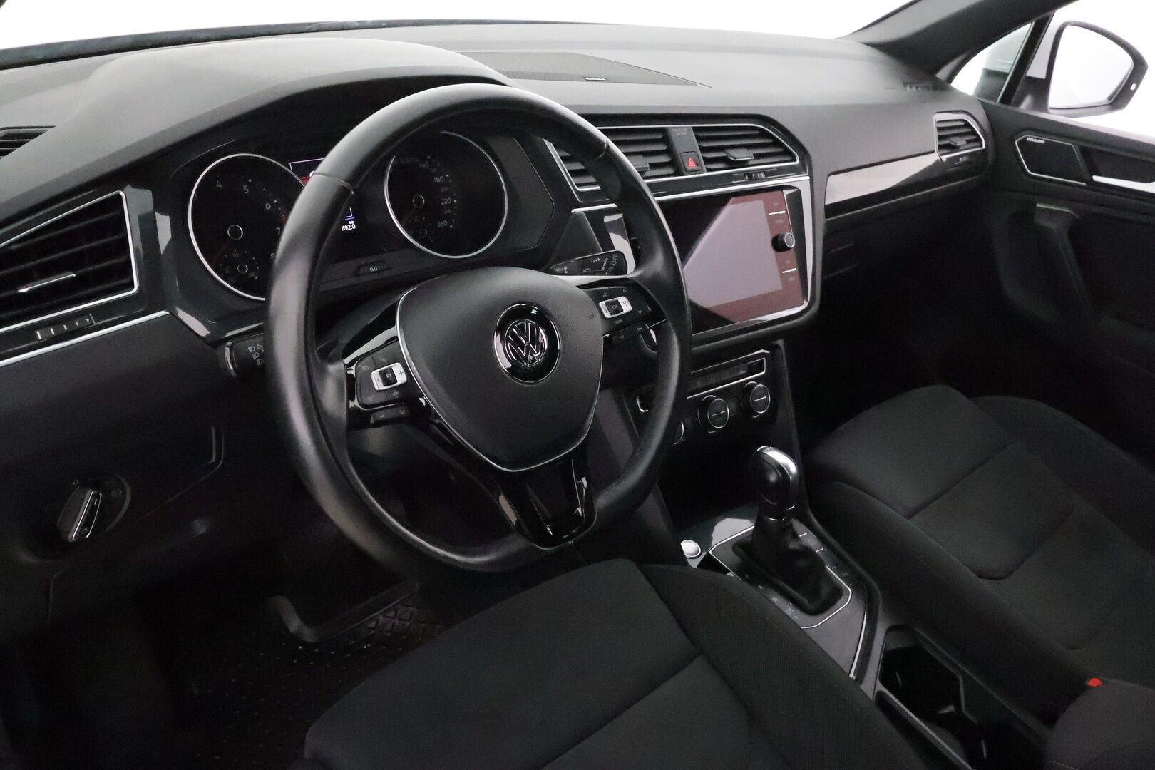 Volkswagen Tiguan 2019 Comfortline 1,5 TSI EVO 110 kW DSG **Webasto / Adapt.Vakkari / Adapt.LED / P.Tutkat / DYNAudio / Hierovat Sportpenkit** - Suomi-auto / Kahdet Renkaat