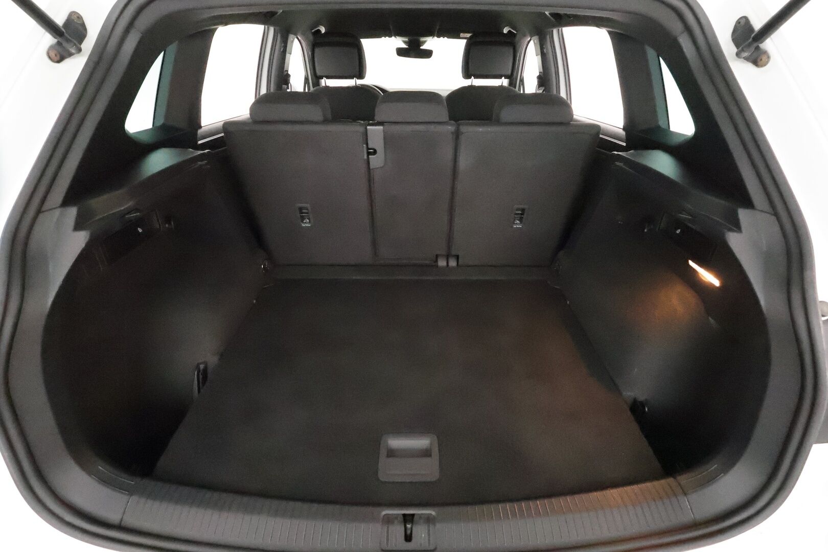 Volkswagen Tiguan 2019 Comfortline 1,5 TSI EVO 110 kW DSG **Webasto / Adapt.Vakkari / Adapt.LED / P.Tutkat / DYNAudio / Hierovat Sportpenkit** - Suomi-auto / Kahdet Renkaat