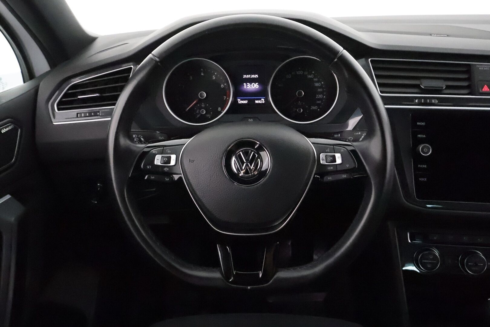 Volkswagen Tiguan 2019 Comfortline 1,5 TSI EVO 110 kW DSG **Webasto / Adapt.Vakkari / Adapt.LED / P.Tutkat / DYNAudio / Hierovat Sportpenkit** - Suomi-auto / Kahdet Renkaat