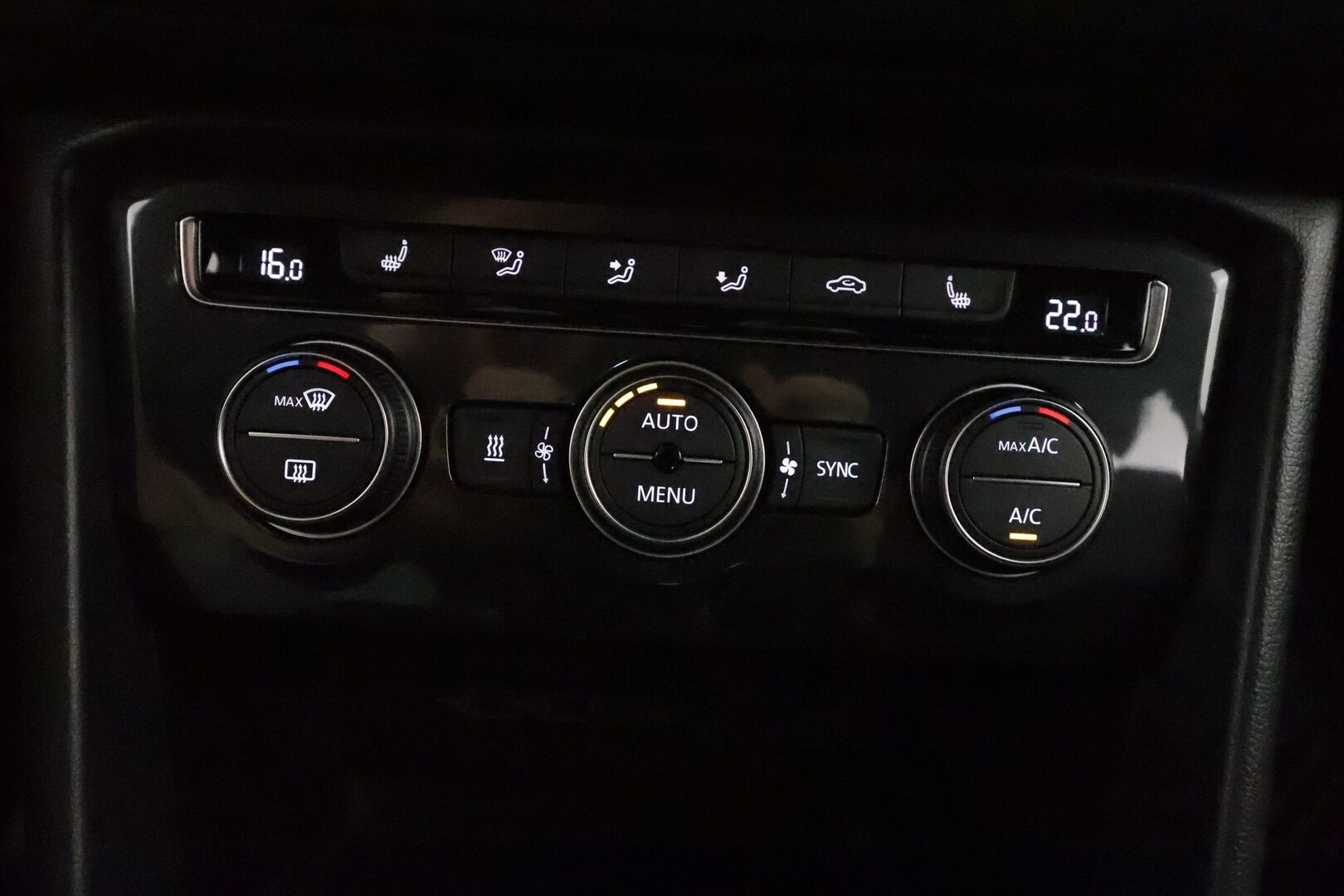 Volkswagen Tiguan 2019 Comfortline 1,5 TSI EVO 110 kW DSG **Webasto / Adapt.Vakkari / Adapt.LED / P.Tutkat / DYNAudio / Hierovat Sportpenkit** - Suomi-auto / Kahdet Renkaat