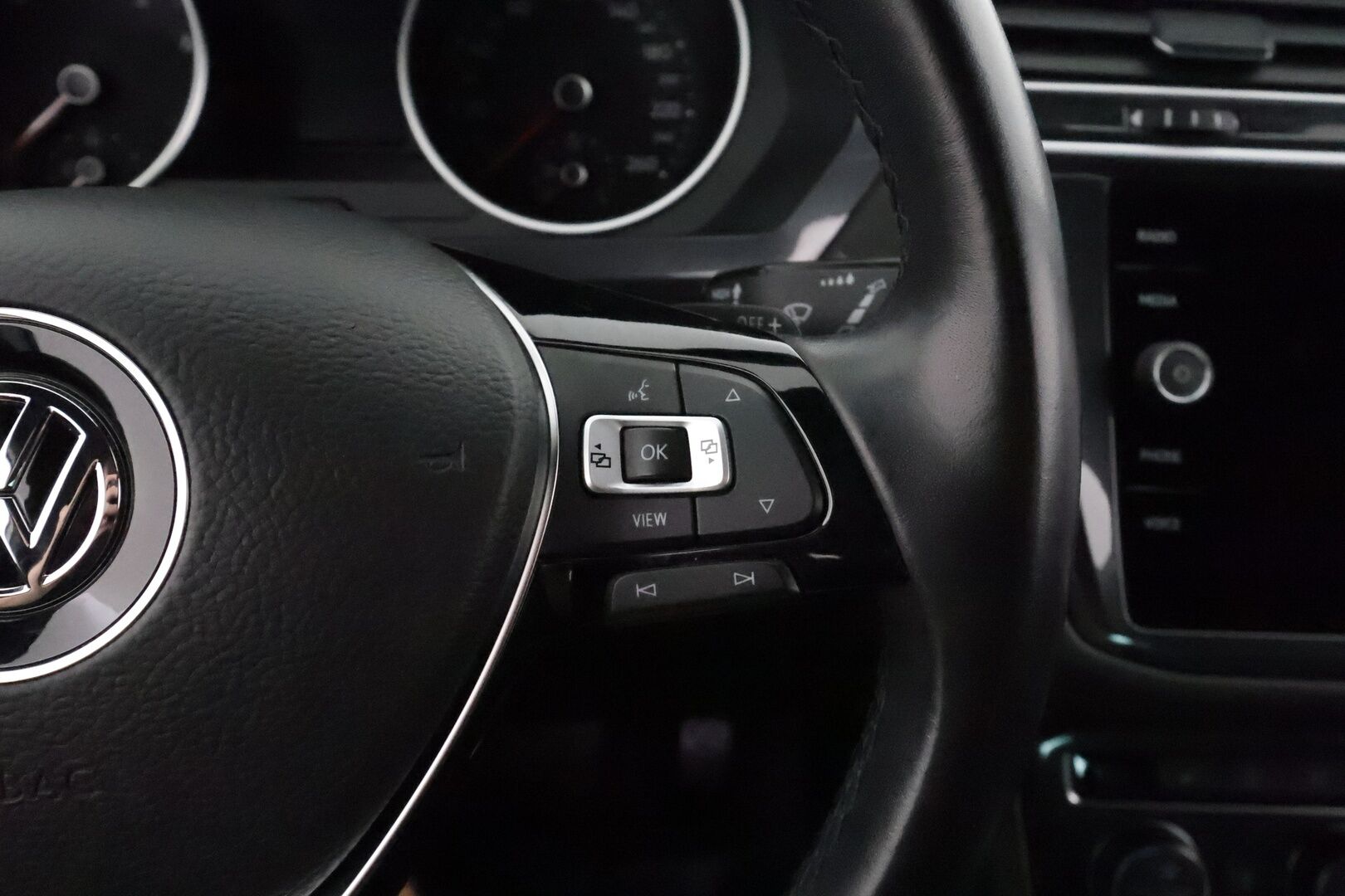 Volkswagen Tiguan 2019 Comfortline 1,5 TSI EVO 110 kW DSG **Webasto / Adapt.Vakkari / Adapt.LED / P.Tutkat / DYNAudio / Hierovat Sportpenkit** - Suomi-auto / Kahdet Renkaat