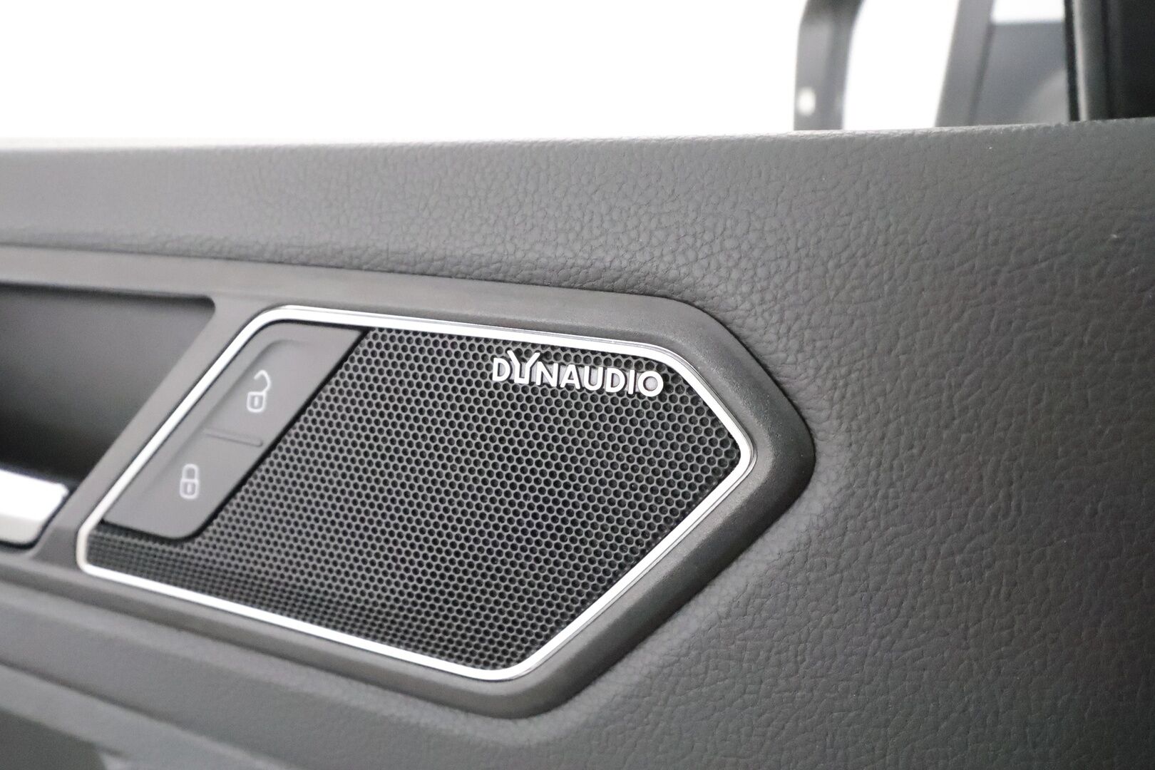 Volkswagen Tiguan 2019 Comfortline 1,5 TSI EVO 110 kW DSG **Webasto / Adapt.Vakkari / Adapt.LED / P.Tutkat / DYNAudio / Hierovat Sportpenkit** - Suomi-auto / Kahdet Renkaat