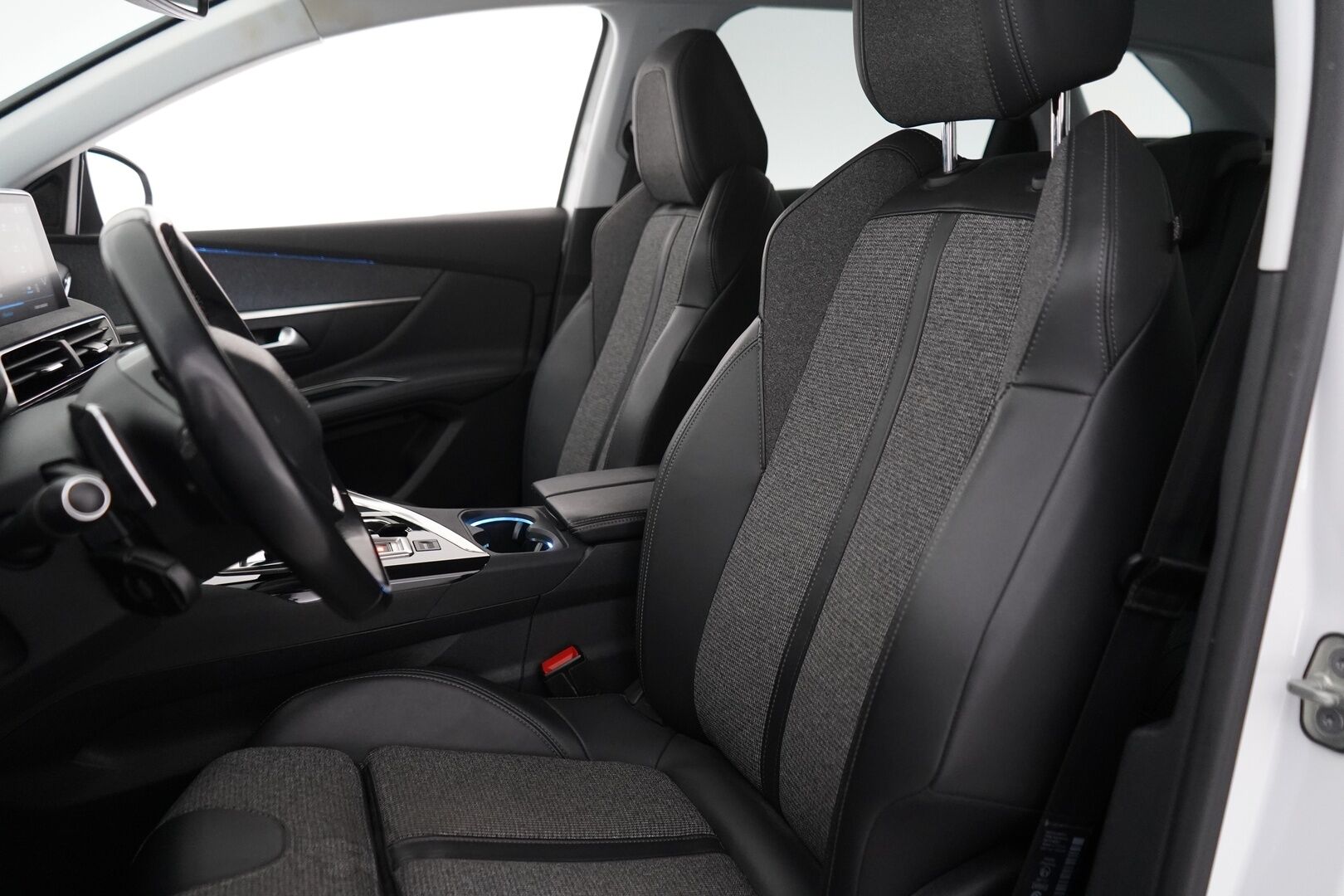 Peugeot 3008 2018 Allure BlueHDi 130 EAT8-automaatti *ACC / Koukku / Lohko+sisä / Tutkat / Puolinahka Sport-penkit muistilla* - Suomi-Auto / Kahdet vanteet / Jakopää tehty 2024 / Viimeisin huolto 177tkm