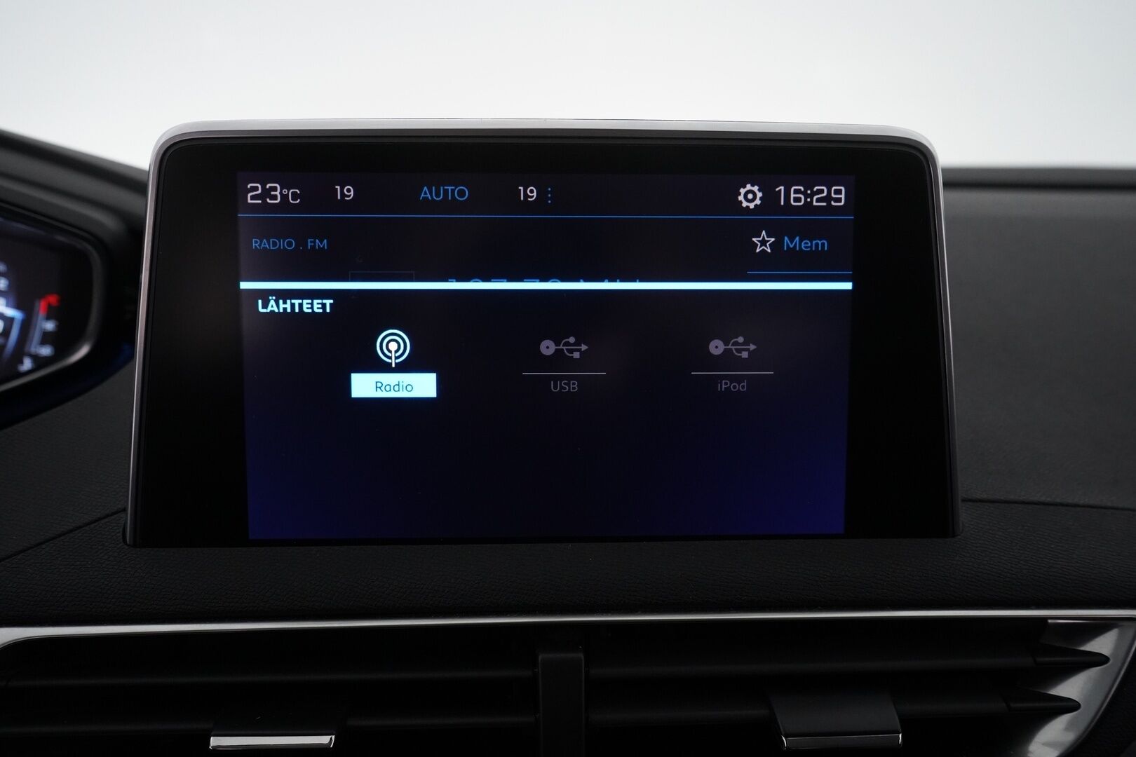 Peugeot 3008 2019 Allure BlueHDi 130 EAT8-automaatti *ACC / Koukku / Lohko+sisä / Tutkat / Puolinahka Sport-penkit muistilla* - KATSO KAMPANJAHINTA! / Suomi-Auto / Kahdet vanteet / Jakopää tehty 2024 / Viimeisin huolto 177tkm - HULLUT BLACKWEEK JATKOT - KORKOTARJOUS 2,49%