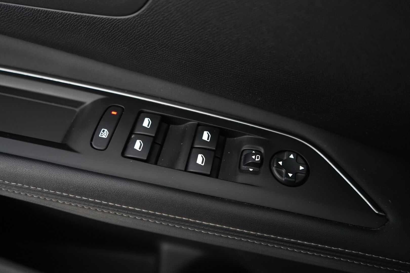 Peugeot 3008 2019 Allure BlueHDi 130 EAT8-automaatti *ACC / Koukku / Lohko+sisä / Tutkat / Puolinahka Sport-penkit muistilla* - KATSO KAMPANJAHINTA! / Suomi-Auto / Kahdet vanteet / Jakopää tehty 2024 / Viimeisin huolto 177tkm - HULLUT BLACKWEEK JATKOT - KORKOTARJOUS 2,49%