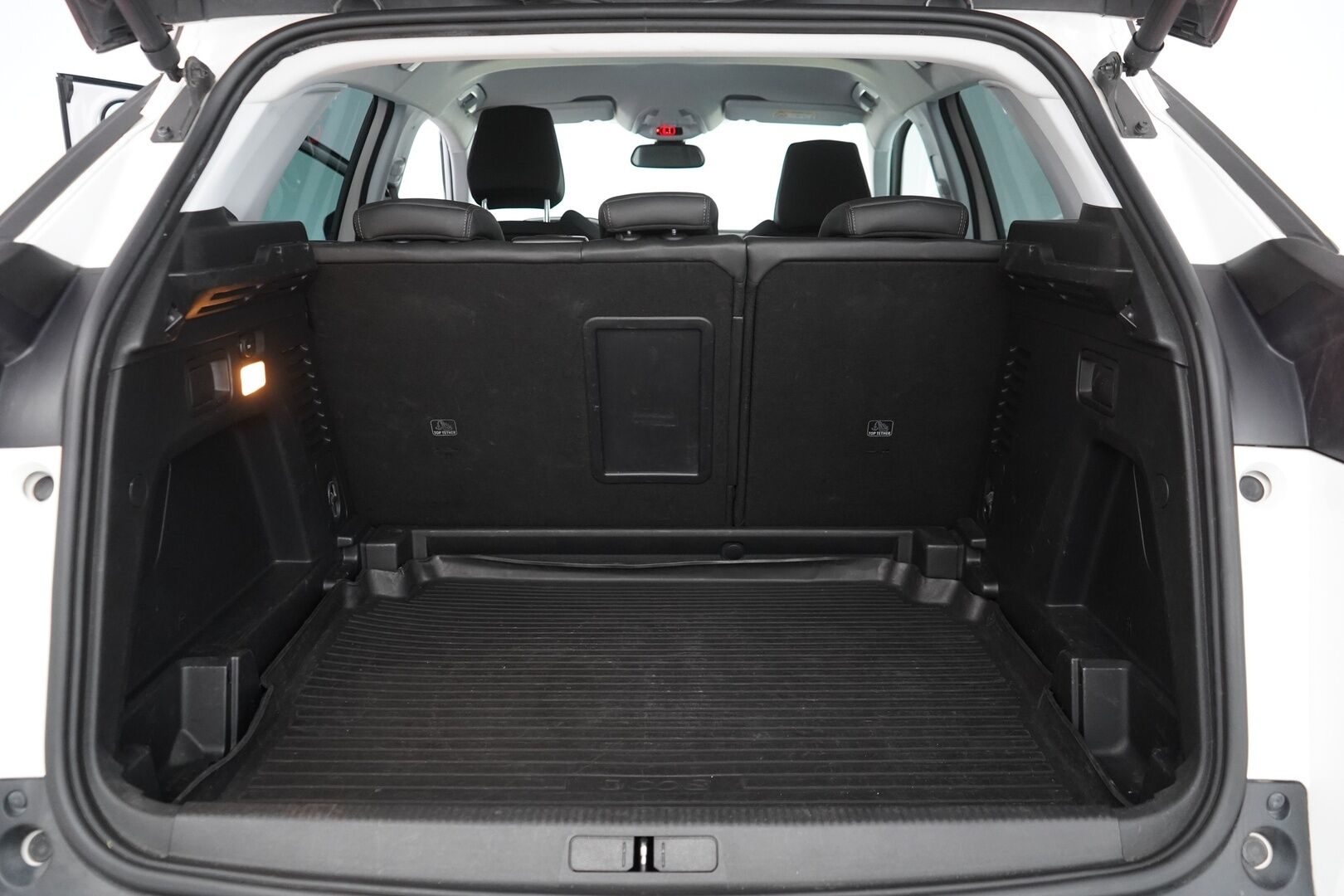 Peugeot 3008 2019 Allure BlueHDi 130 EAT8-automaatti *ACC / Koukku / Lohko+sisä / Tutkat / Puolinahka Sport-penkit muistilla* - KATSO KAMPANJAHINTA! / Suomi-Auto / Kahdet vanteet / Jakopää tehty 2024 / Viimeisin huolto 177tkm - HULLUT BLACKWEEK JATKOT - KORKOTARJOUS 2,49%