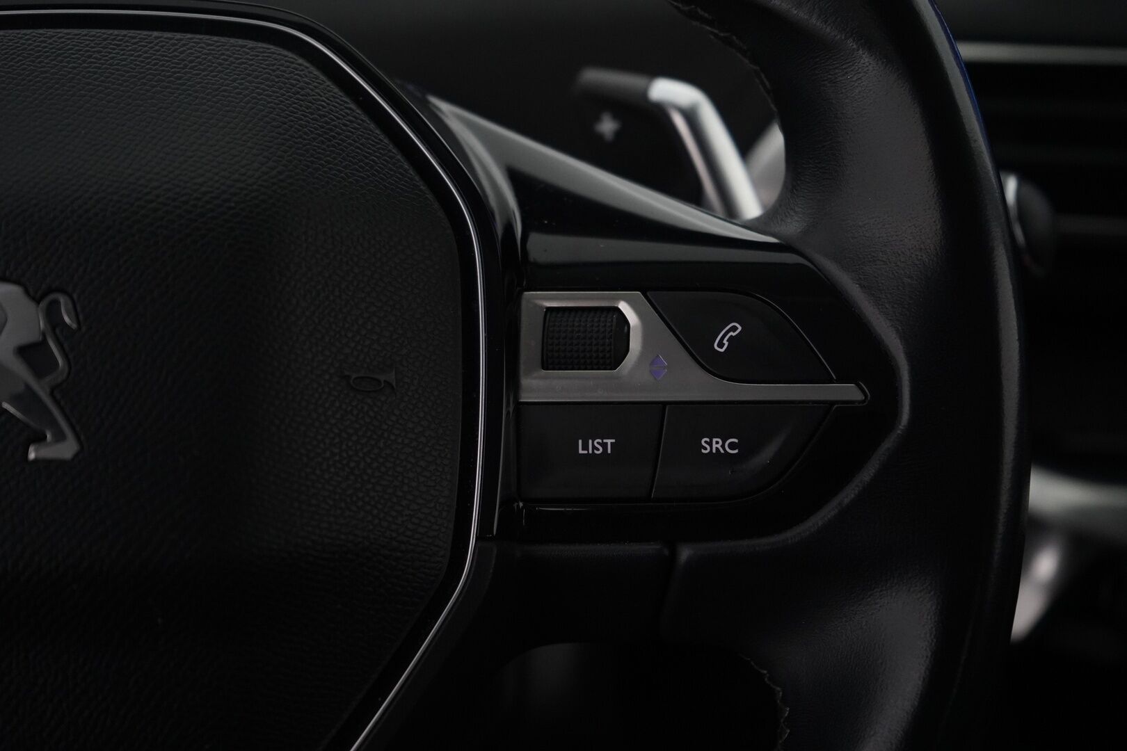 Peugeot 3008 2018 Allure BlueHDi 130 EAT8-automaatti *ACC / Koukku / Lohko+sisä / Tutkat / Puolinahka Sport-penkit muistilla* - Suomi-Auto / Kahdet vanteet / Jakopää tehty 2024 / Viimeisin huolto 177tkm