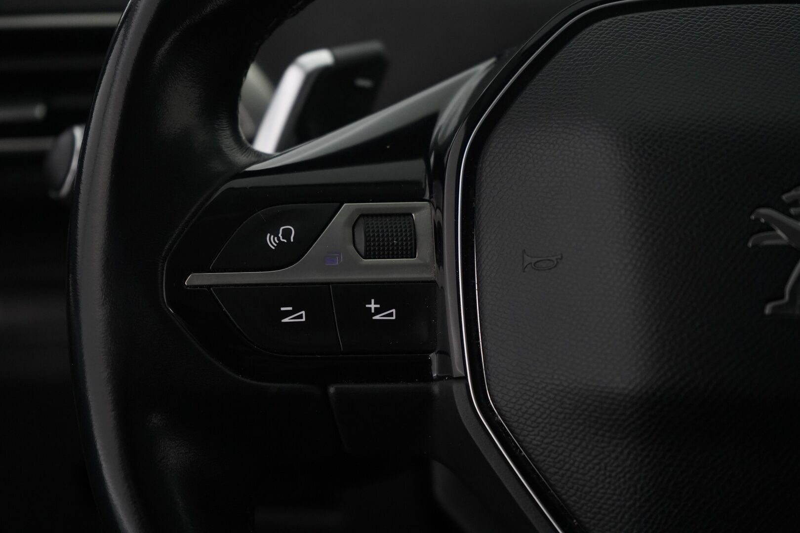 Peugeot 3008 2019 Allure BlueHDi 130 EAT8-automaatti *ACC / Koukku / Lohko+sisä / Tutkat / Puolinahka Sport-penkit muistilla* - KATSO KAMPANJAHINTA! / Suomi-Auto / Kahdet vanteet / Jakopää tehty 2024 / Viimeisin huolto 177tkm - HULLUT BLACKWEEK JATKOT - KORKOTARJOUS 2,49%