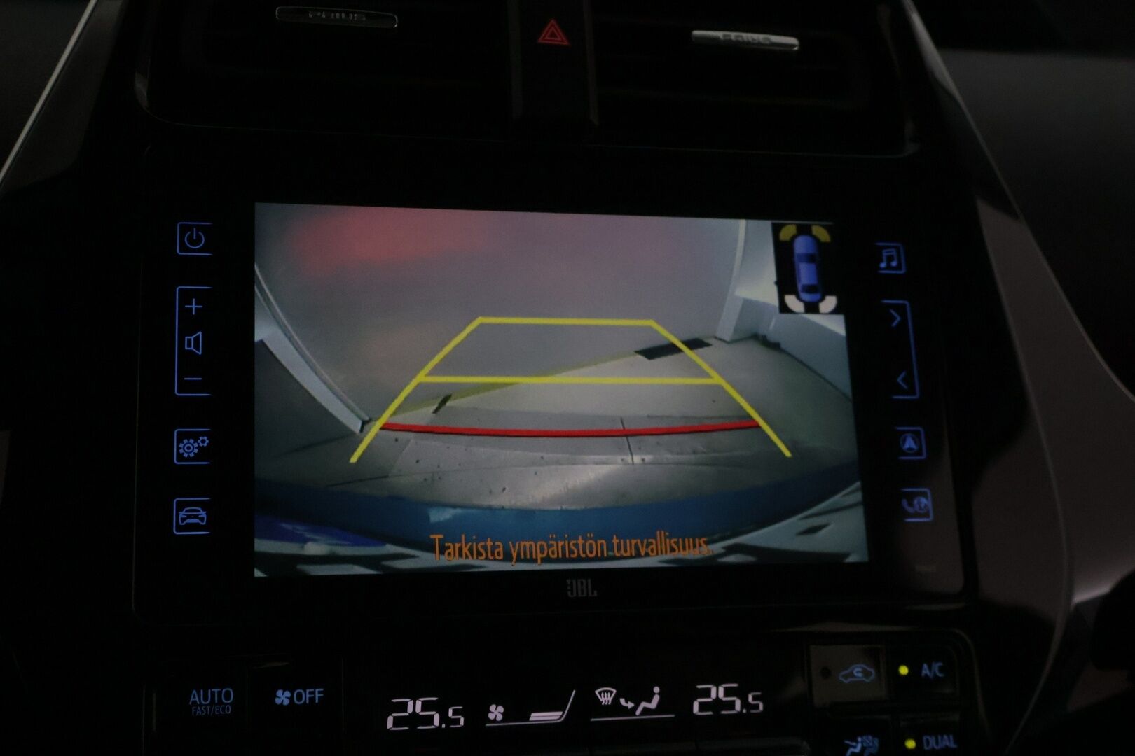 Toyota Prius Plug-in 2019 Prius Plug-in Active * Suomi-auto / ACC / JBL / HUD / ILP / Kessy / P.kamera tutkilla / Bluetooth / Navi * - Hyvin pidetty ja huollettu Suomi-Prius! Kovilla varusteilla ja kaksilla asiallisilla renkailla ja vanteilla * - HULLUT JOULUT KORKOTARJOUS 2,49% 