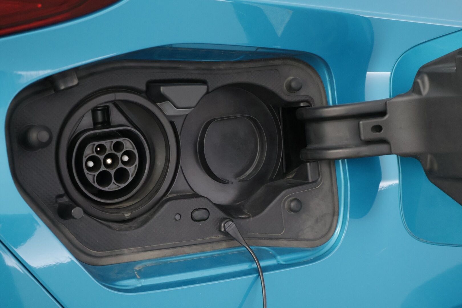 Toyota Prius Plug-in 2019 Prius Plug-in Active * Suomi-auto / ACC / JBL / HUD / ILP / Kessy / P.kamera tutkilla / Bluetooth / Navi * - Hyvin pidetty ja huollettu Suomi-Prius! Kovilla varusteilla ja kaksilla asiallisilla renkailla ja vanteilla * - HULLUT JOULUT KORKOTARJOUS 2,49% 