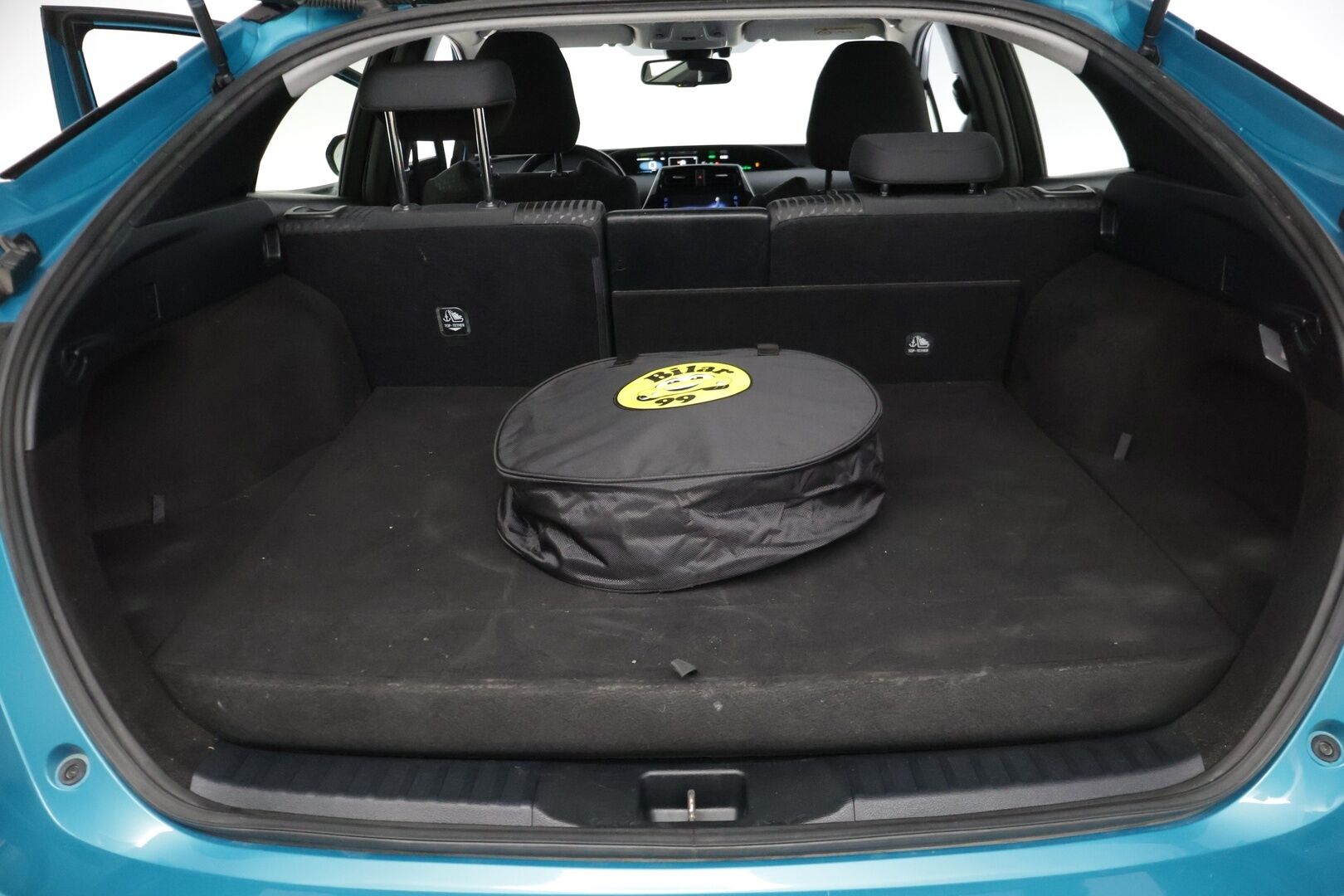 Toyota Prius Plug-in 2019 Prius Plug-in Active * Suomi-auto / ACC / JBL / HUD / ILP / Kessy / P.kamera tutkilla / Bluetooth / Navi * - Hyvin pidetty ja huollettu Suomi-Prius! Kovilla varusteilla ja kaksilla asiallisilla renkailla ja vanteilla * - HULLUT JOULUT KORKOTARJOUS 2,49% 