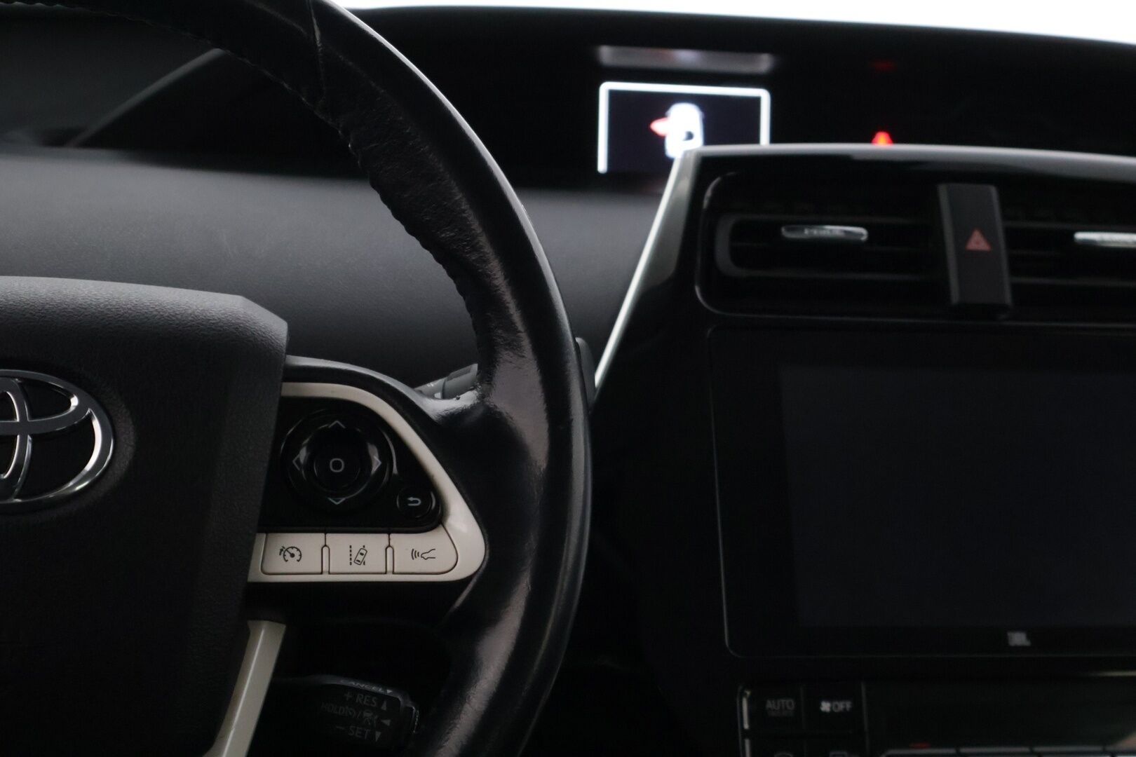 Toyota Prius Plug-in 2019 Prius Plug-in Active * Suomi-auto / ACC / JBL / HUD / ILP / Kessy / P.kamera tutkilla / Bluetooth / Navi * - Hyvin pidetty ja huollettu Suomi-Prius! Kovilla varusteilla ja kaksilla asiallisilla renkailla ja vanteilla * - HULLUT JOULUT KORKOTARJOUS 2,49% 