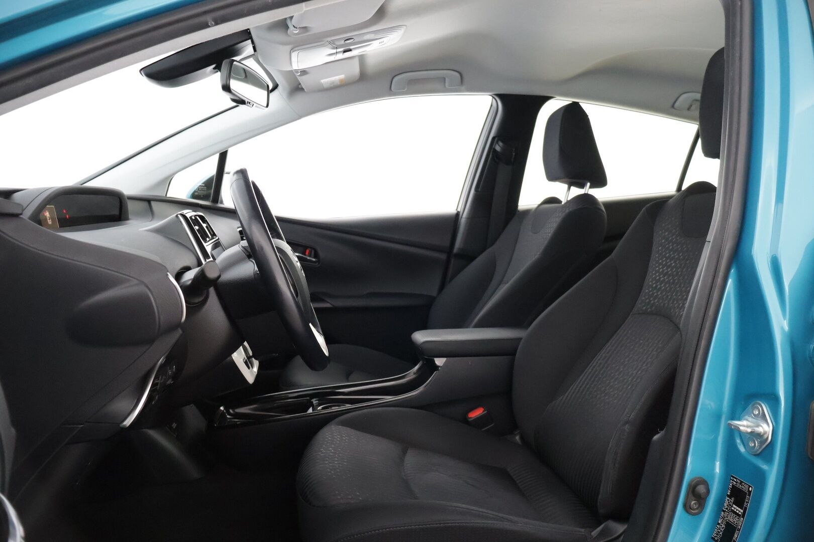 Toyota Prius Plug-in 2019 Prius Plug-in Active * Suomi-auto / ACC / JBL / HUD / ILP / Kessy / P.kamera tutkilla / Bluetooth / Navi * - Hyvin pidetty ja huollettu Suomi-Prius! Kovilla varusteilla ja kaksilla asiallisilla renkailla ja vanteilla * - HULLUT JOULUT KORKOTARJOUS 2,49% 