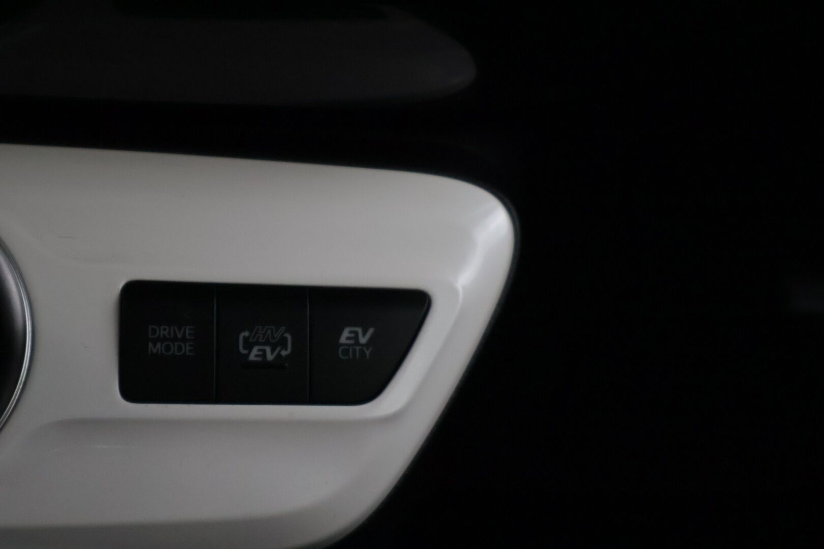 Toyota Prius Plug-in 2019 Prius Plug-in Active * Suomi-auto / ACC / JBL / HUD / ILP / Kessy / P.kamera tutkilla / Bluetooth / Navi * - Hyvin pidetty ja huollettu Suomi-Prius! Kovilla varusteilla ja kaksilla asiallisilla renkailla ja vanteilla * - HULLUT JOULUT KORKOTARJOUS 2,49% 