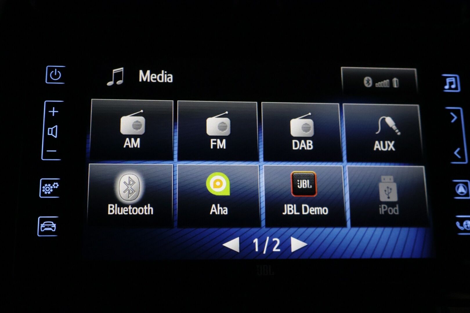 Toyota Prius Plug-in 2019 Prius Plug-in Active * Suomi-auto / ACC / JBL / HUD / ILP / Kessy / P.kamera tutkilla / Bluetooth / Navi * - Hyvin pidetty ja huollettu Suomi-Prius! Kovilla varusteilla ja kaksilla asiallisilla renkailla ja vanteilla * - HULLUT JOULUT KORKOTARJOUS 2,49% 