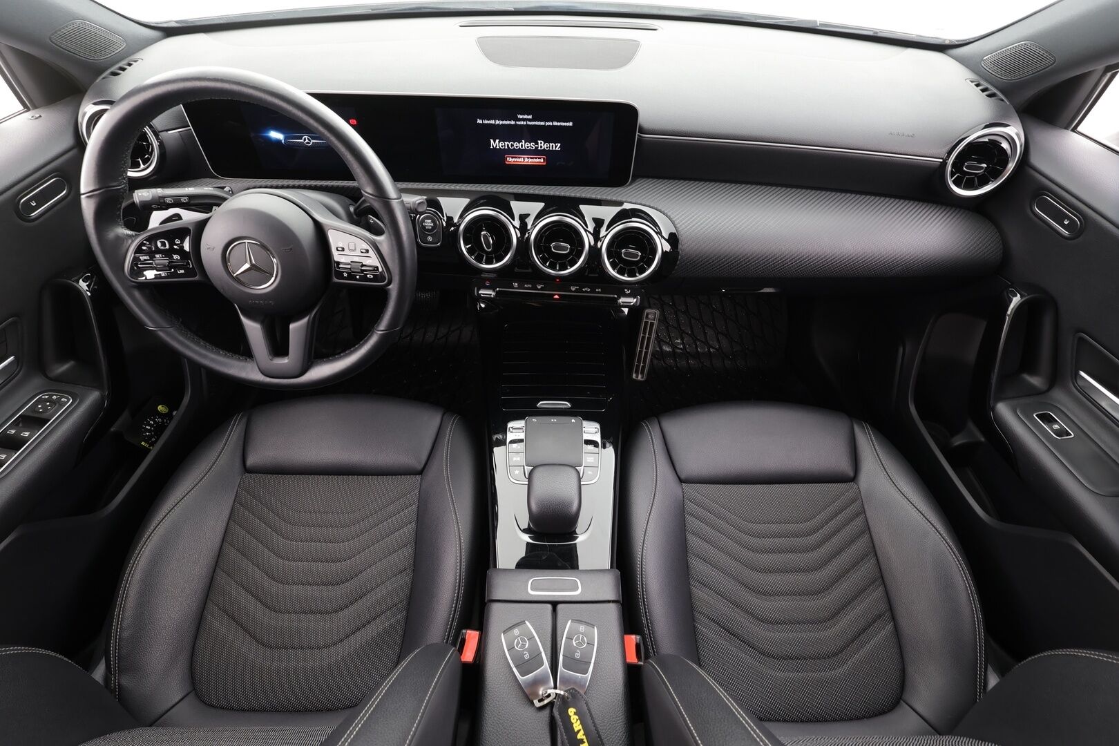 Mercedes-Benz A 2019 200 A Launch Edition Style - | Sporttipenkit | Puolinahat | LED | Iso keskinäyttö | Navi | P.kamera ja tutkat | Lohko+sisälämmitin | Digimittaristo | Merkkihuollot | 2x renkaat aluin |