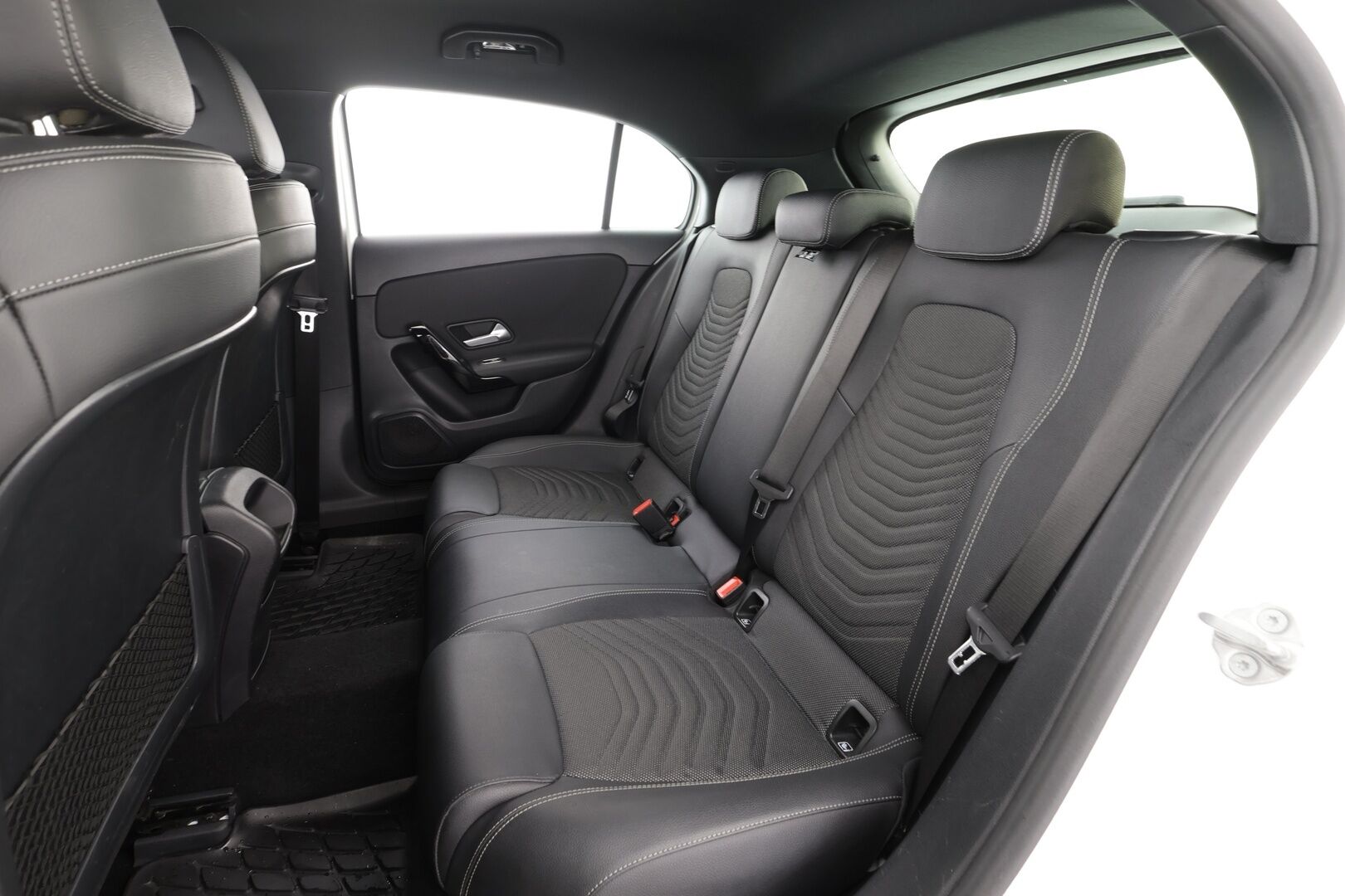 Mercedes-Benz A 2019 200 A Launch Edition Style - | Sporttipenkit | Puolinahat | LED | Iso keskinäyttö | Navi | P.kamera ja tutkat | Lohko+sisälämmitin | Digimittaristo | Merkkihuollot | 2x renkaat aluin |