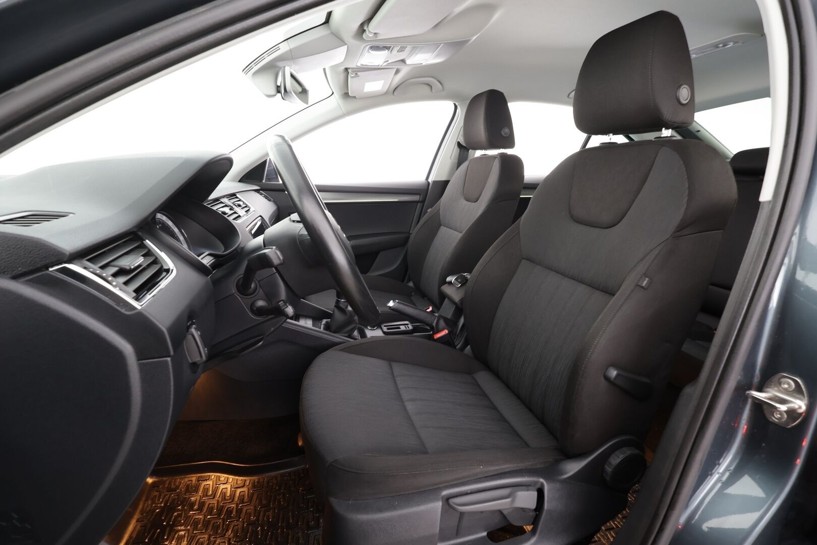 Skoda Octavia 2019 1,5 TSI Style * Webasto / ACC / LED / P.kamera / Navi / Kaistavahti / Katveavustin / Keyless * - Suomi-auto / Kahdet renkaat