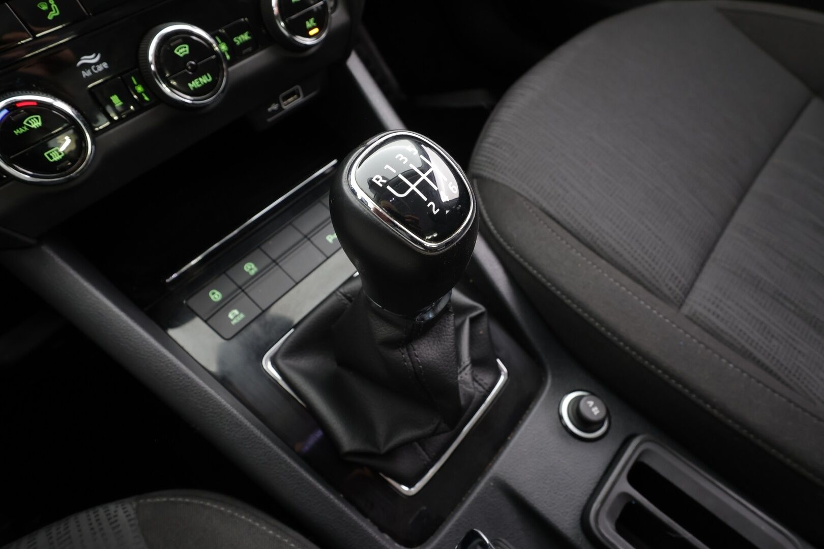 Skoda Octavia 2019 1,5 TSI Style * Webasto / ACC / LED / P.kamera / Navi / Kaistavahti / Katveavustin / Keyless * - Suomi-auto / Kahdet renkaat