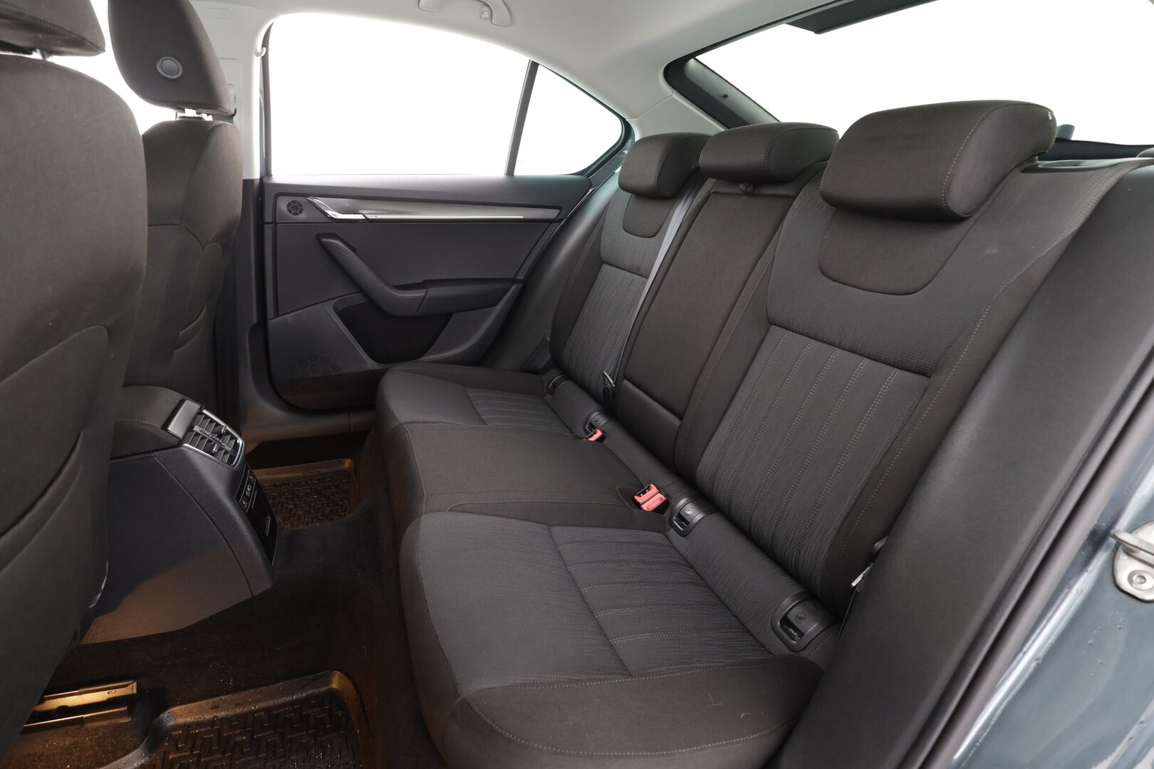 Skoda Octavia 2019 1,5 TSI Style * Webasto / ACC / LED / P.kamera / Navi / Kaistavahti / Katveavustin / Keyless * - Suomi-auto / Kahdet renkaat