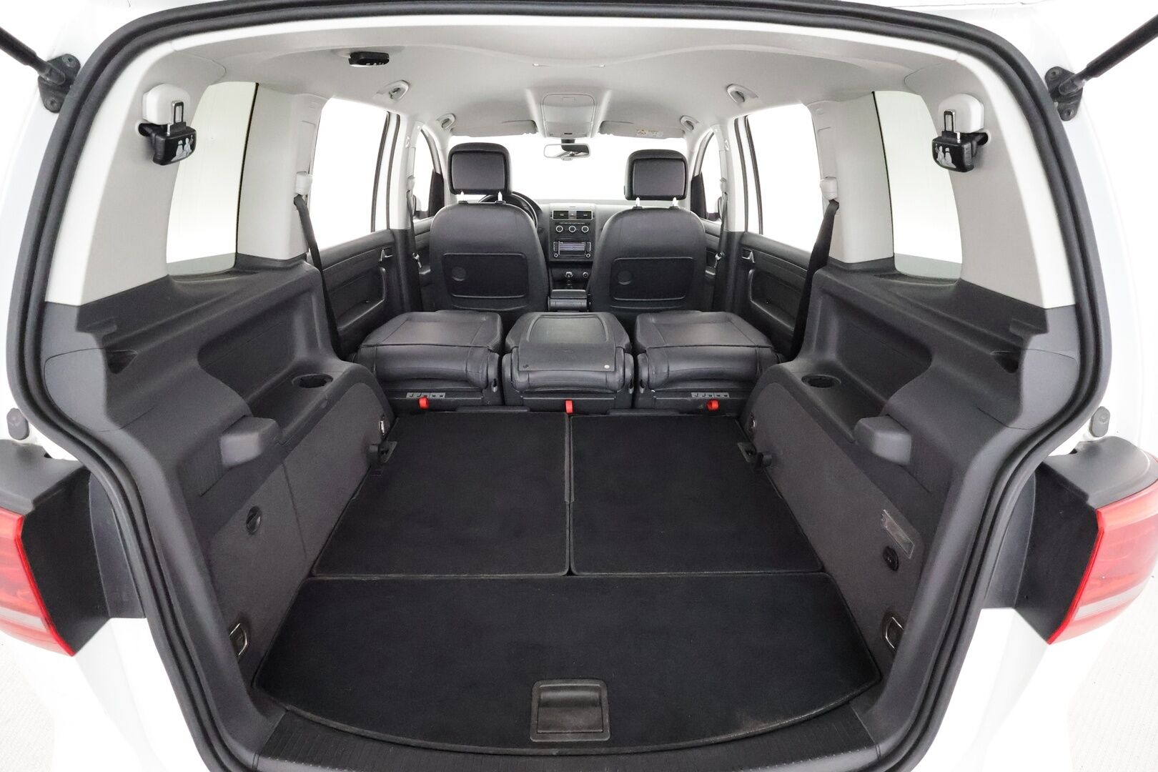 Volkswagen Touran 2015 Cross Touran 1.4 TSI 7-paik. **Koukku / Vakkari / P.kamera / Lohko / Nahkasisusta** - Kahdet renkaat