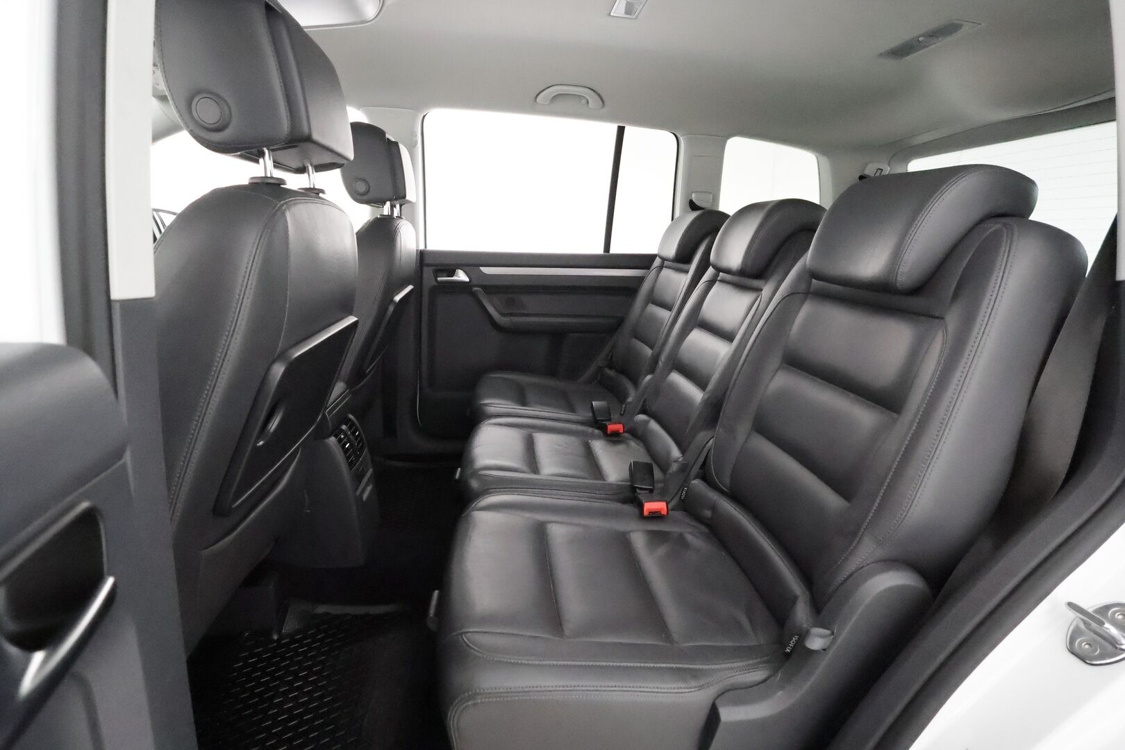 Volkswagen Touran 2015 Cross Touran 1.4 TSI 7-paik. **Koukku / Vakkari / P.kamera / Lohko / Nahkasisusta** - Kahdet renkaat